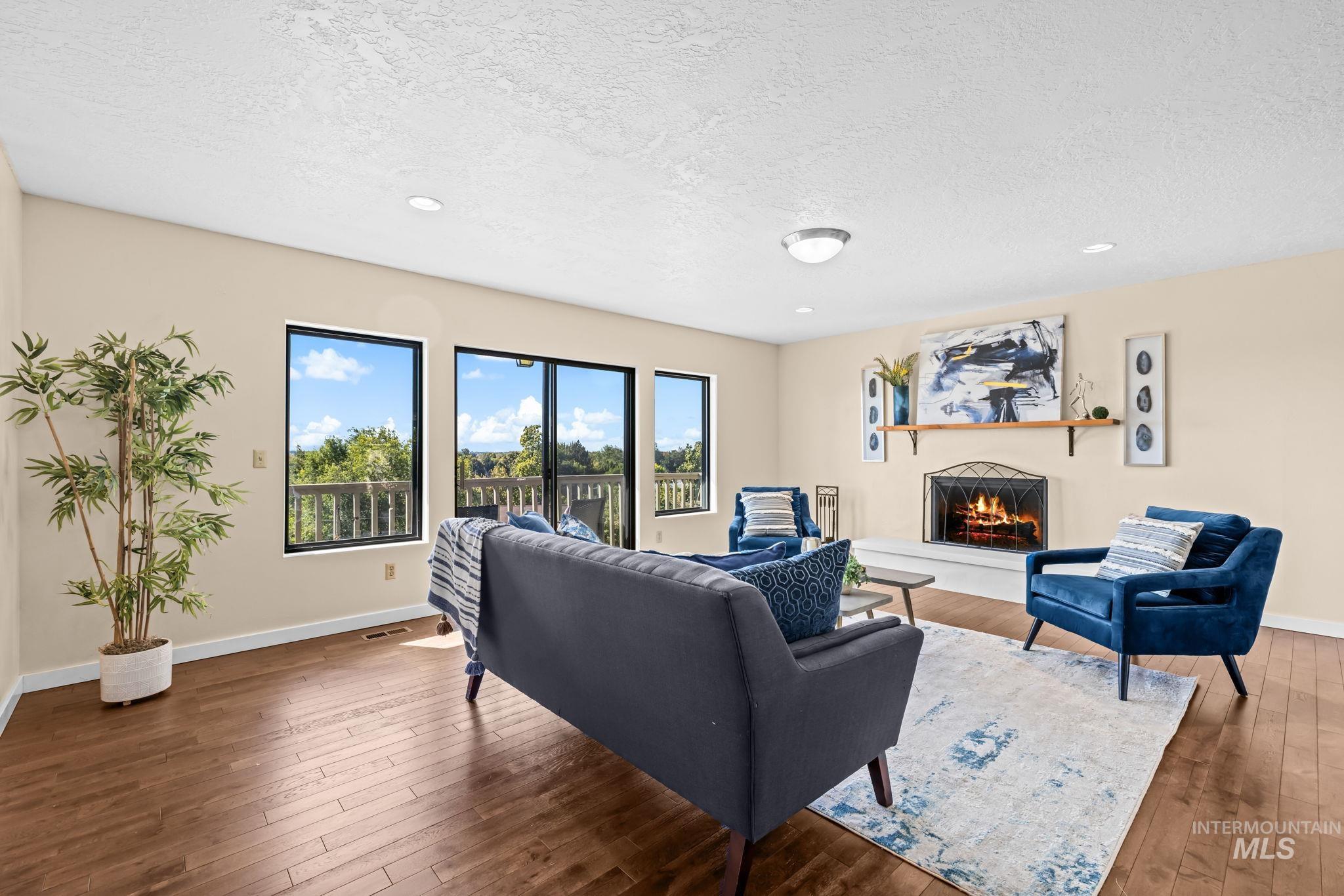 4845 N Wildrye, Boise, Idaho 83703, 2 Bedrooms, 2 Bathrooms, Residential For Sale, Price $435,000,MLS 99002444