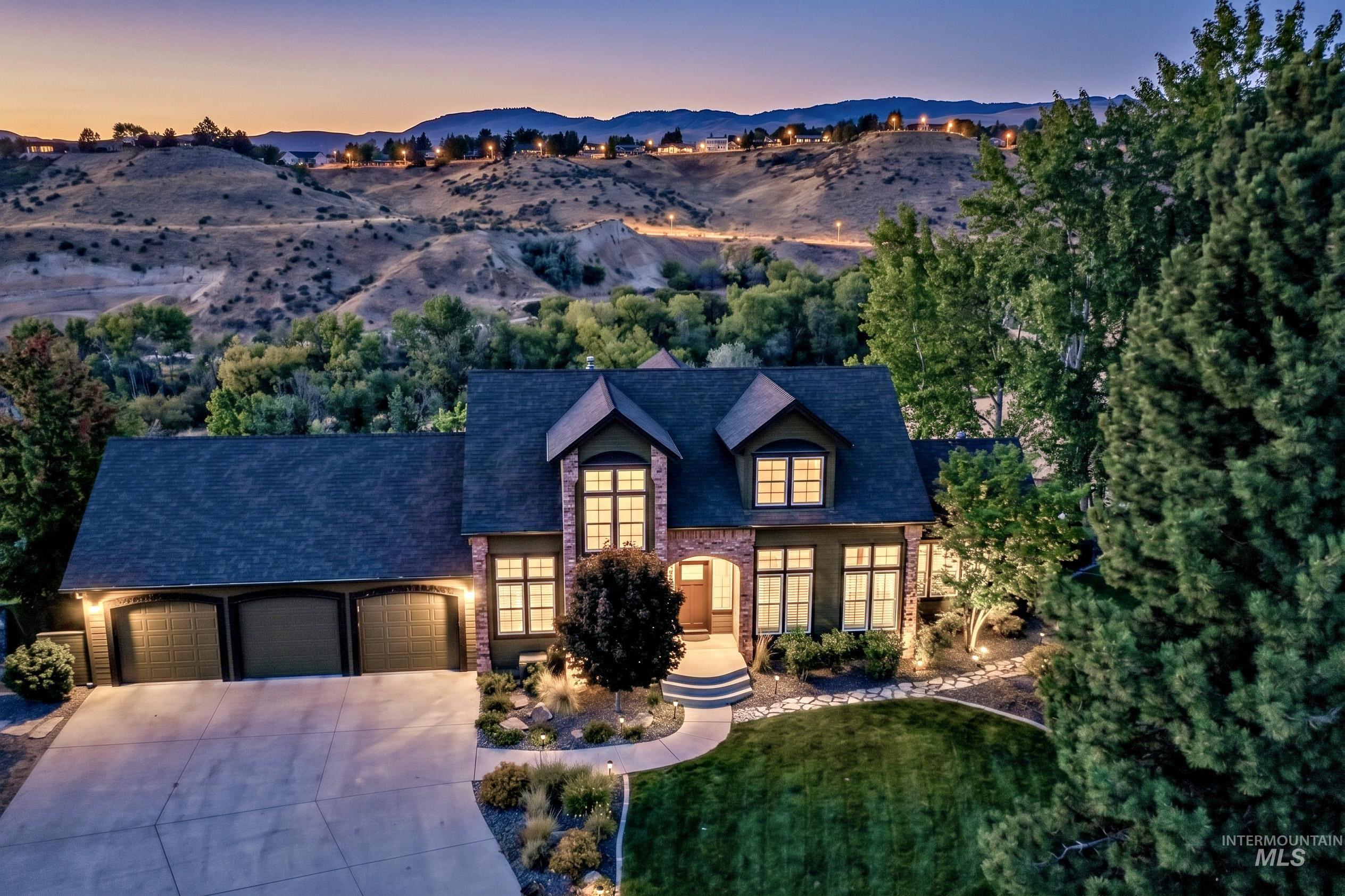 2798 N Cliffview Pl, Boise, Idaho 83702, 4 Bedrooms, 3.5 Bathrooms, Residential For Sale, Price $1,598,000,MLS 99002451