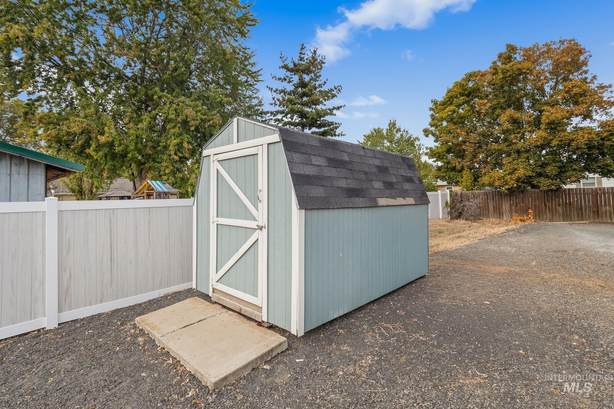 517 Linden Dr, Lewiston, Idaho 83501, 4 Bedrooms, 2 Bathrooms, Residential For Sale, Price $430,000,MLS 99002452