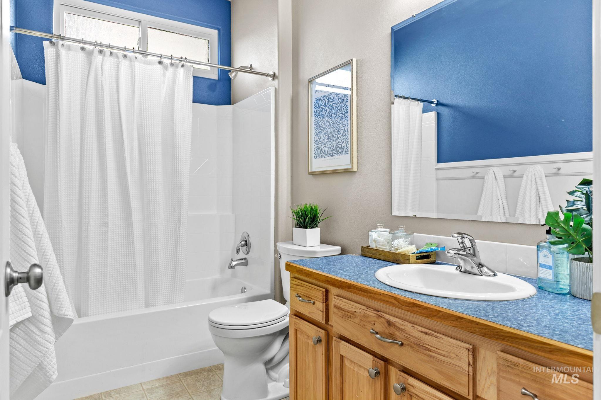 2275 E Chemise Drive, Meridian, Idaho 83646, 3 Bedrooms, 2 Bathrooms, Residential For Sale, Price $574,990,MLS 99002453