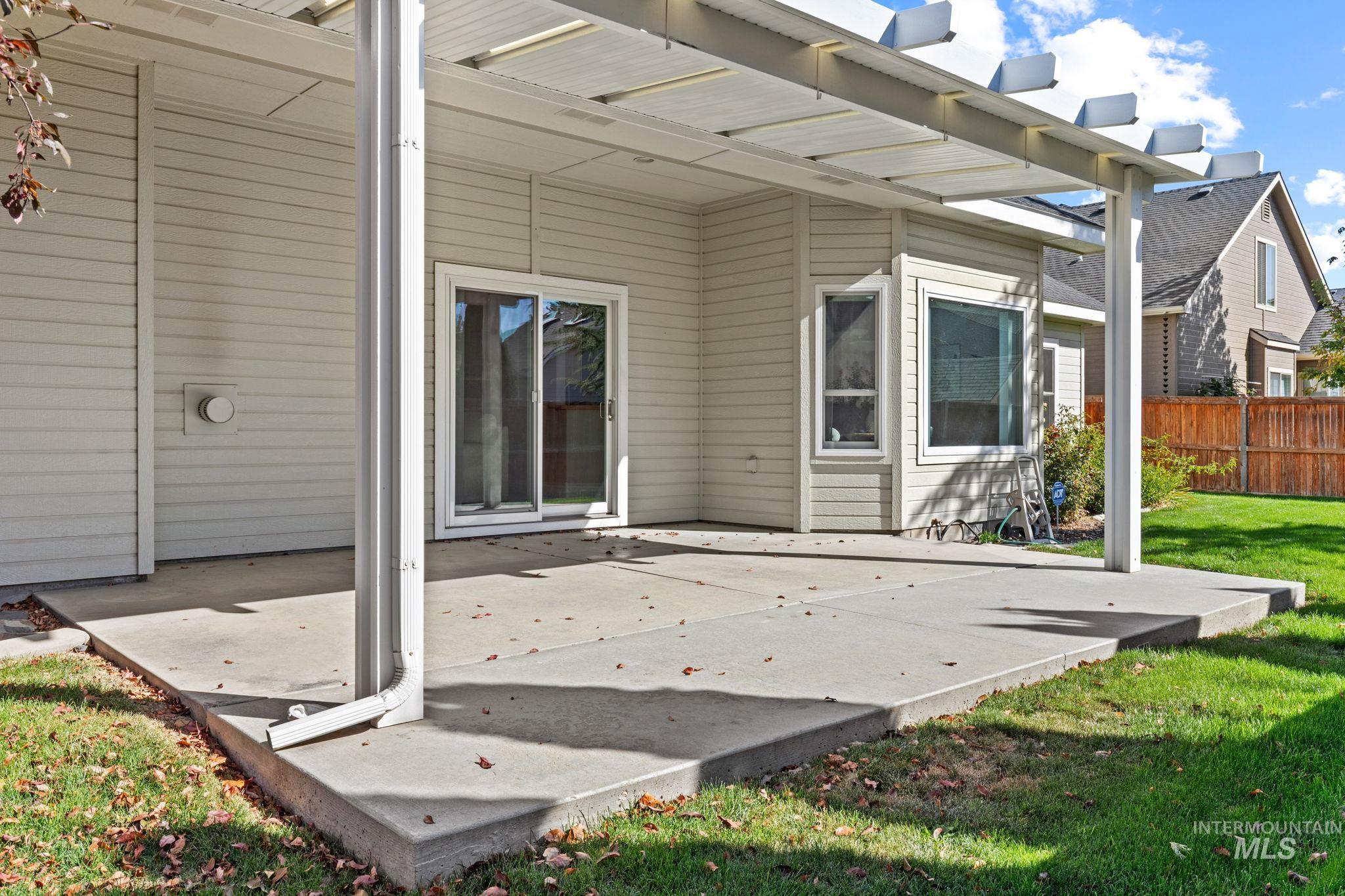 2275 E Chemise Drive, Meridian, Idaho 83646, 3 Bedrooms, 2 Bathrooms, Residential For Sale, Price $574,990,MLS 99002453