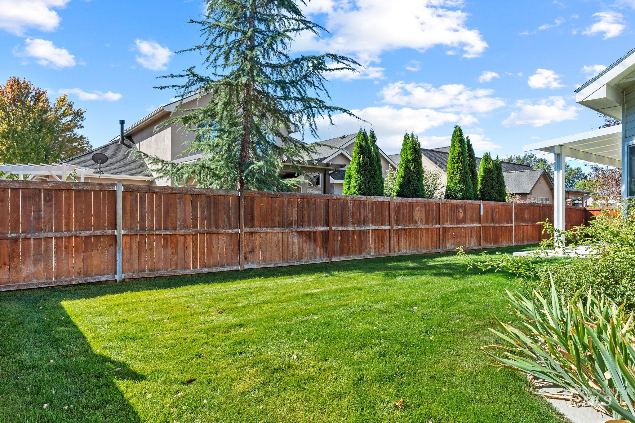 2275 E Chemise Drive, Meridian, Idaho 83646, 3 Bedrooms, 2 Bathrooms, Residential For Sale, Price $574,990,MLS 99002453