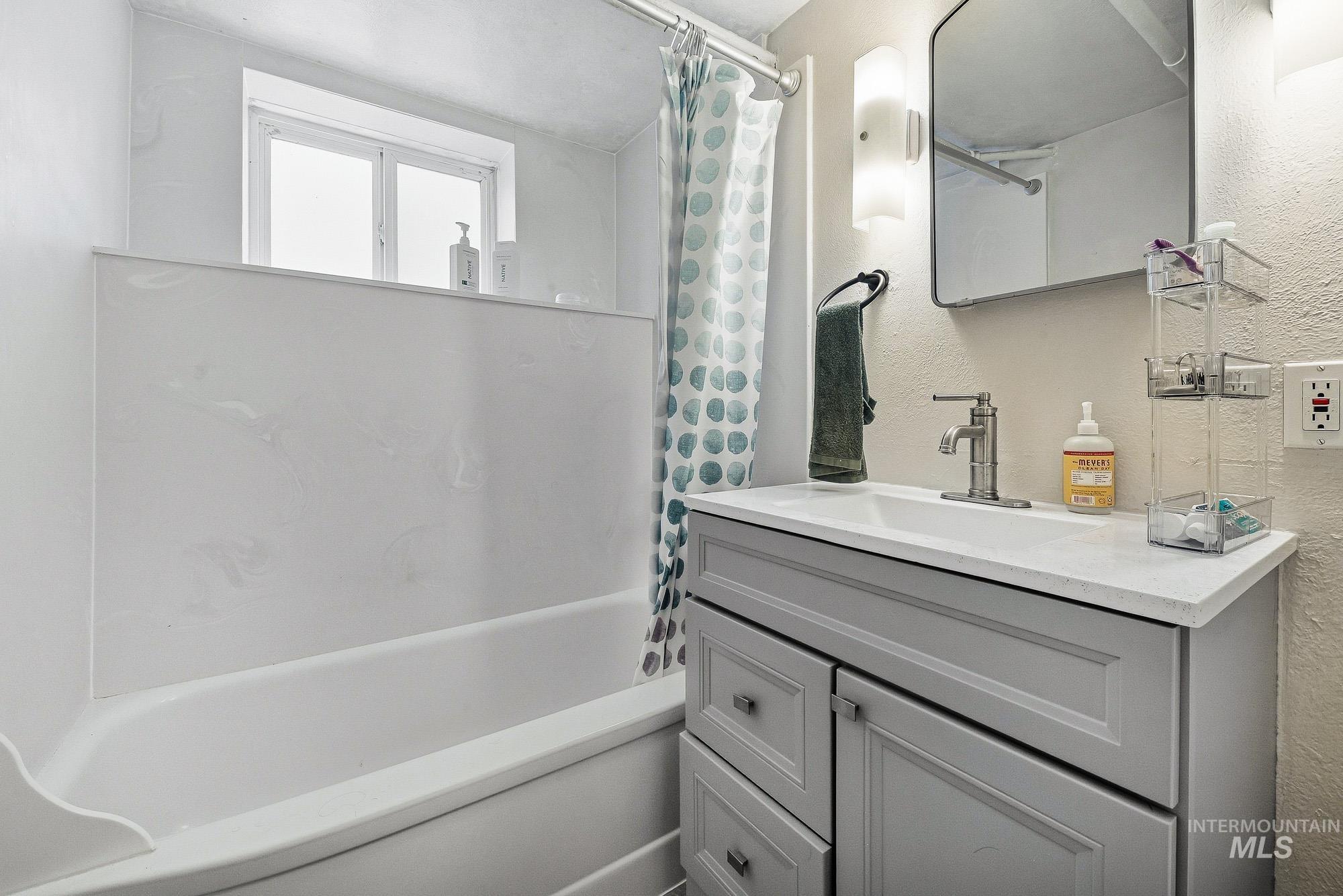 2506 W Woodlawn Ave, Boise, Idaho 83702, 2 Bedrooms, 2 Bathrooms, Residential Income For Sale, Price $999,900,MLS 99002456