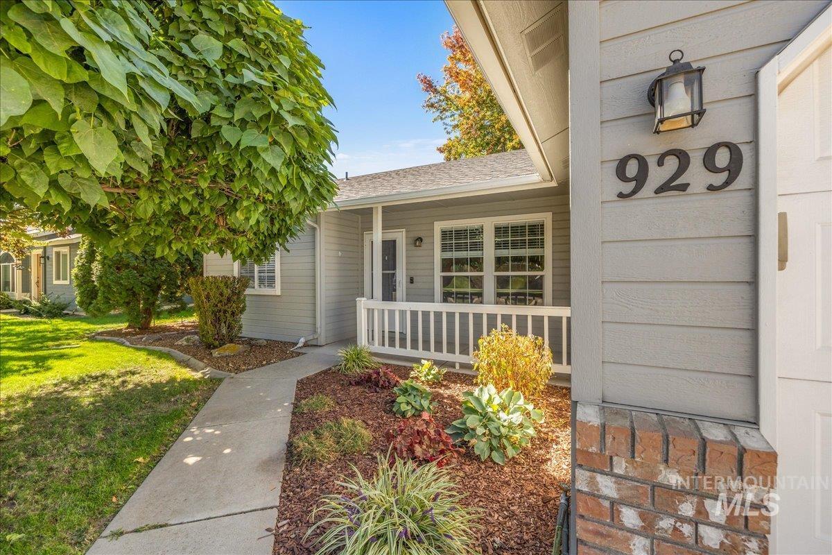 929 Pelican Way, Meridian, Idaho 83642, 3 Bedrooms, 2 Bathrooms, Residential For Sale, Price $420,000,MLS 99002462