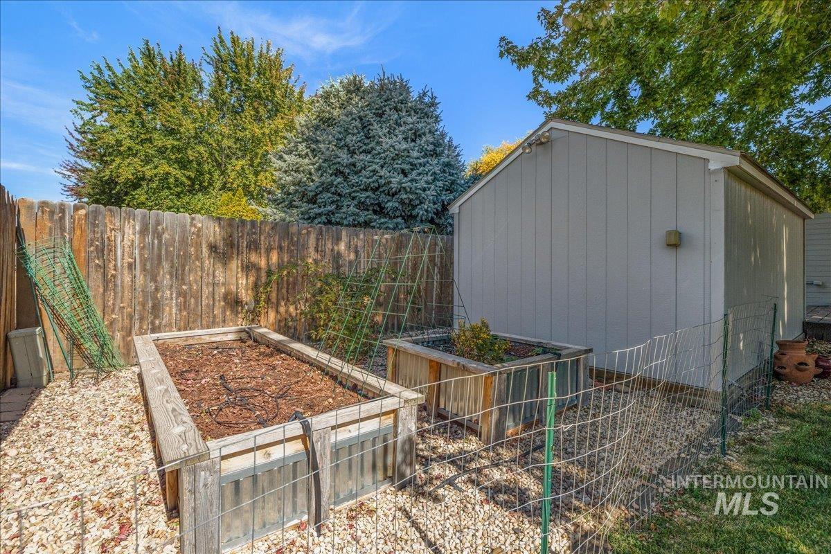 929 Pelican Way, Meridian, Idaho 83642, 3 Bedrooms, 2 Bathrooms, Residential For Sale, Price $420,000,MLS 99002462