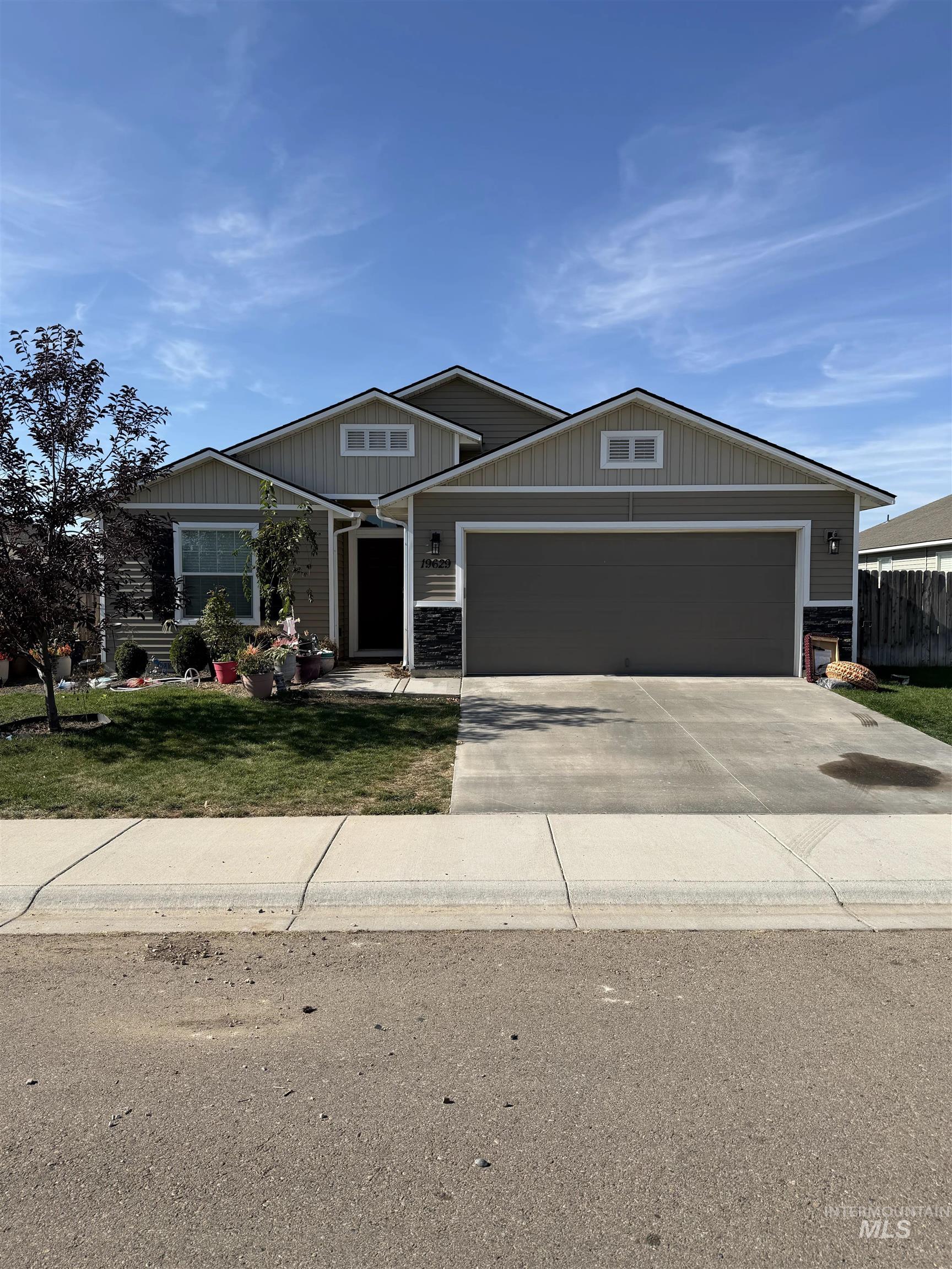 19629 Stowe Way, Caldwell, Idaho 83605, 3 Bedrooms, 2 Bathrooms, Residential For Sale, Price $399,900,MLS 99002463