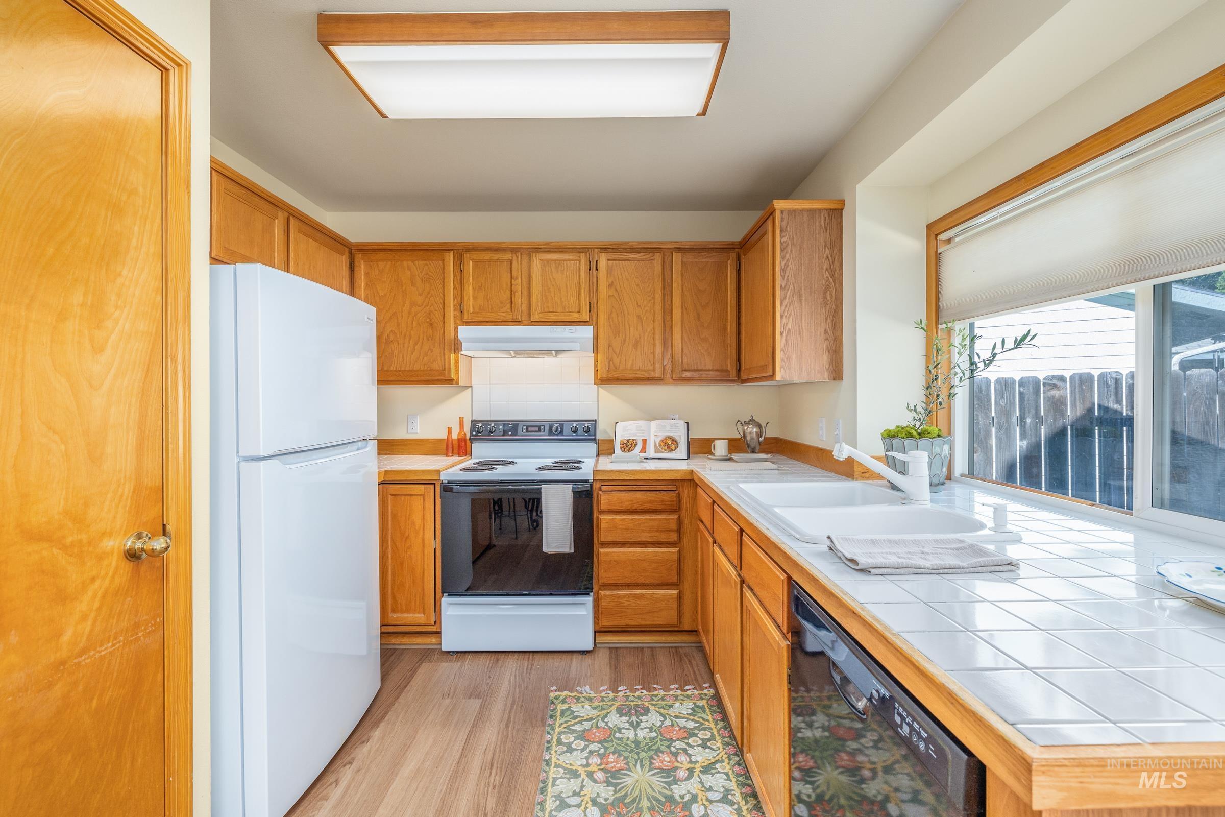 3660 E Eastgate Drive, Boise, Idaho 83716, 3 Bedrooms, 2 Bathrooms, Residential For Sale, Price $447,000,MLS 99002464