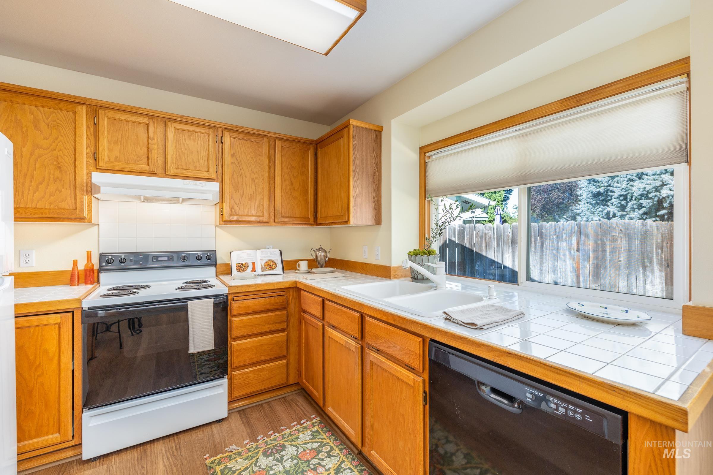 3660 E Eastgate Drive, Boise, Idaho 83716, 3 Bedrooms, 2 Bathrooms, Residential For Sale, Price $447,000,MLS 99002464