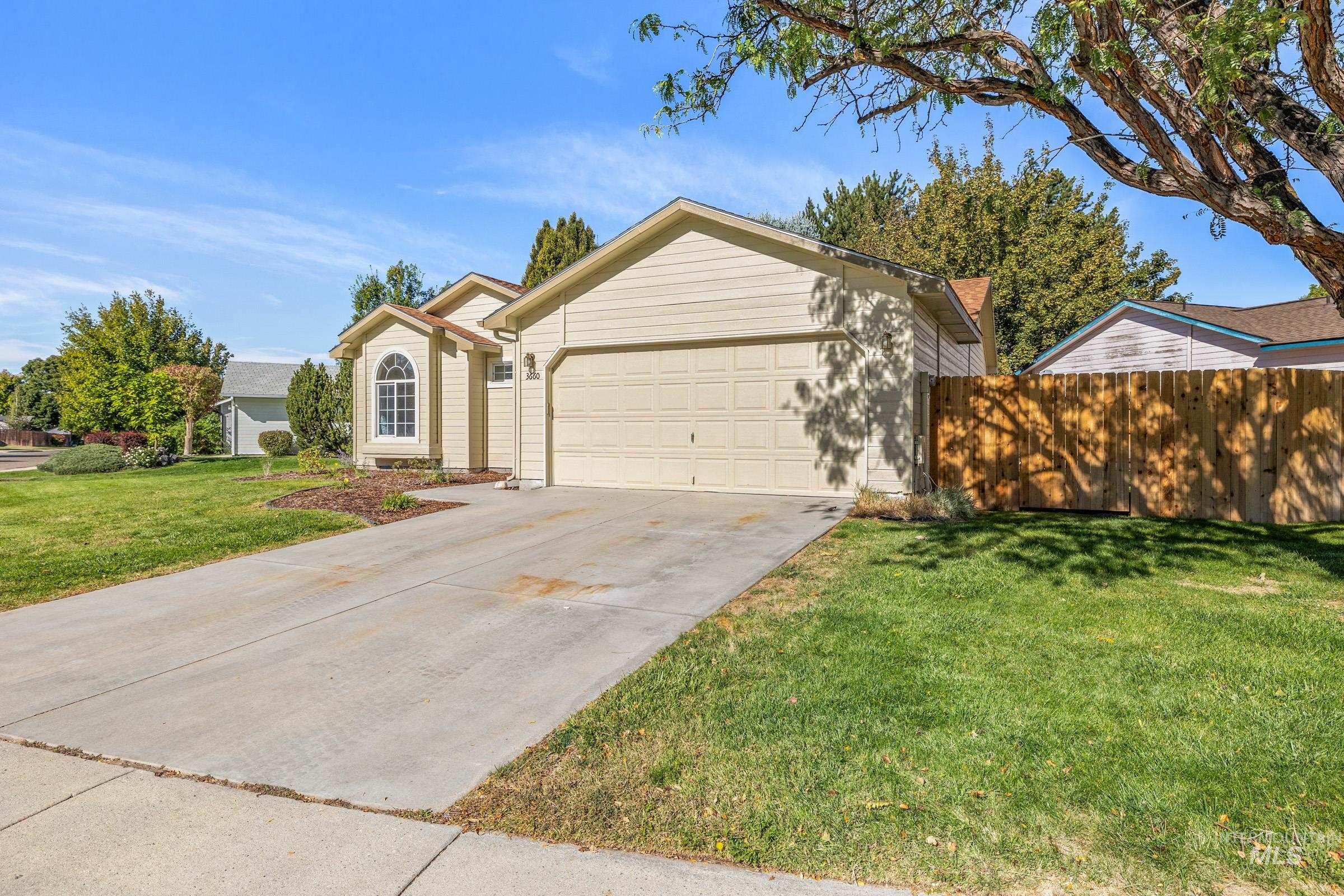 3660 E Eastgate Drive, Boise, Idaho 83716, 3 Bedrooms, 2 Bathrooms, Residential For Sale, Price $447,000,MLS 99002464