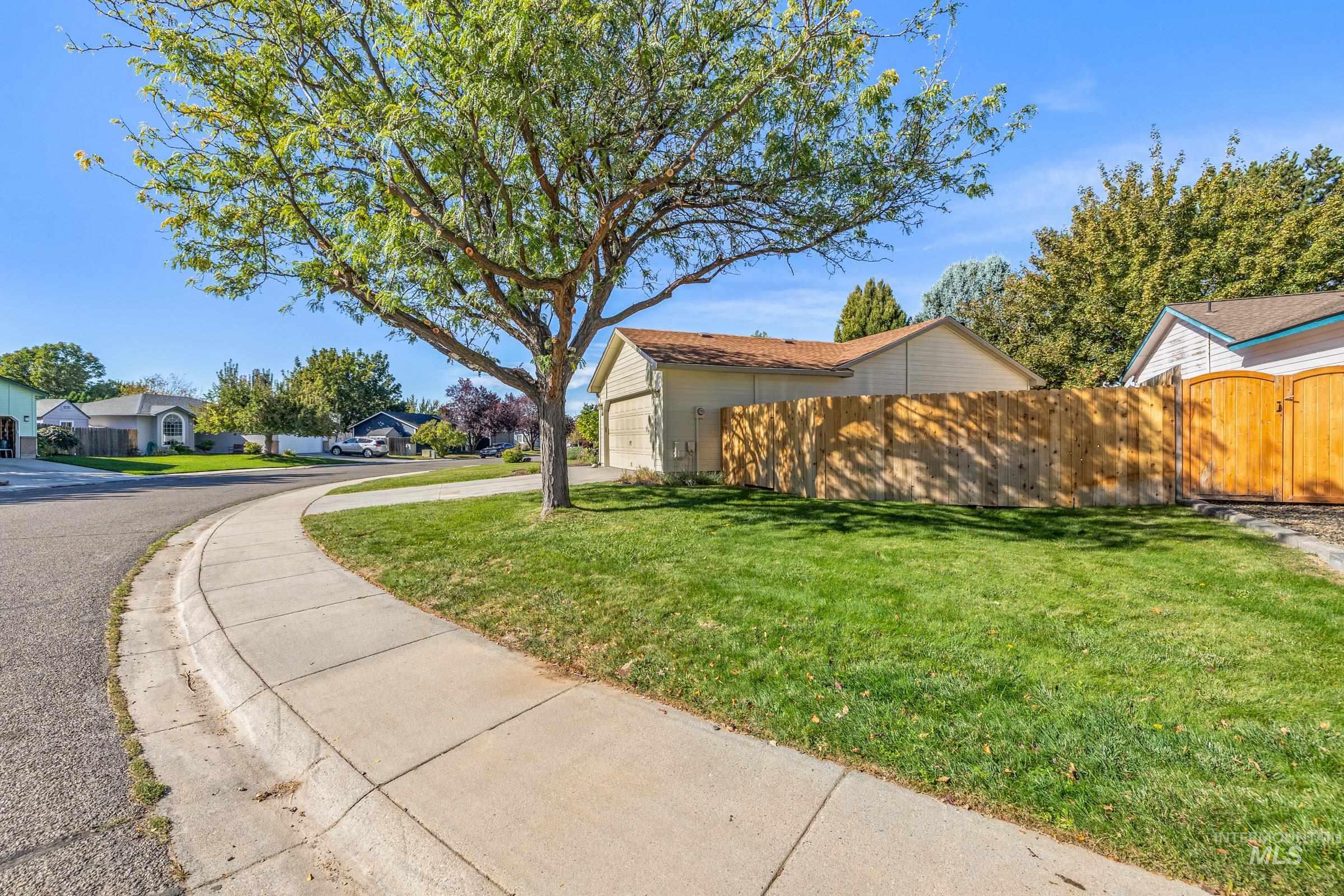 3660 E Eastgate Drive, Boise, Idaho 83716, 3 Bedrooms, 2 Bathrooms, Residential For Sale, Price $447,000,MLS 99002464