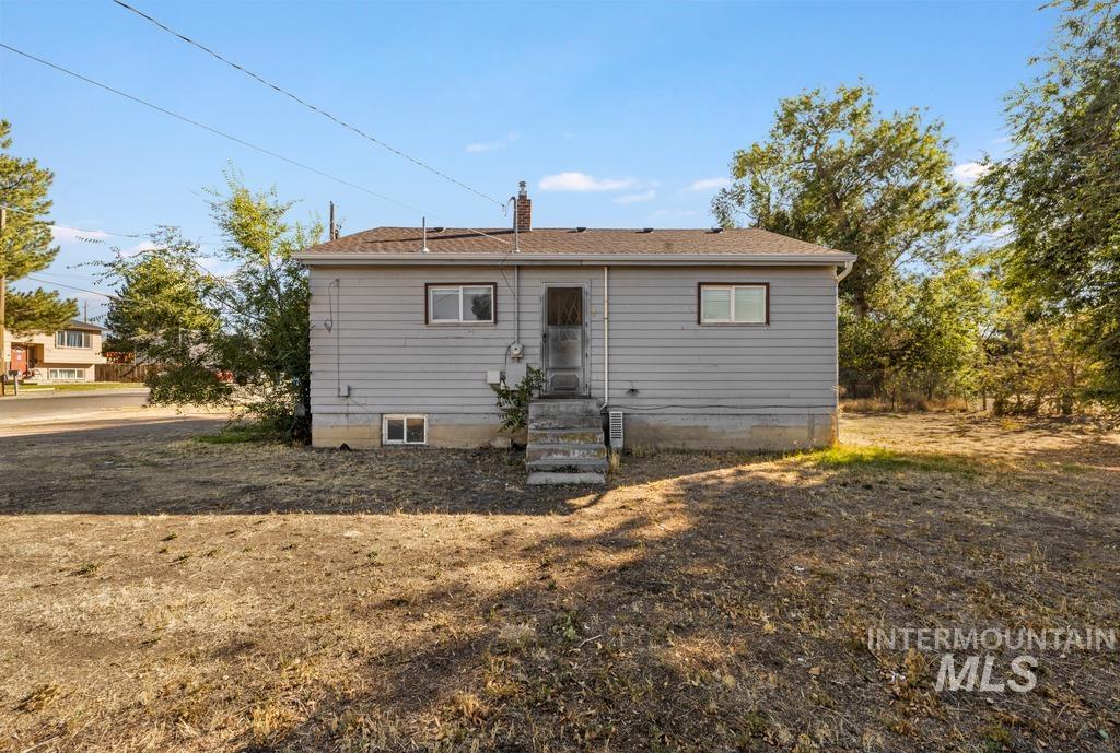 553 Quincy Street, Twin Falls, Idaho 83301, 4 Bedrooms, 2 Bathrooms, Residential For Sale, Price $295,000,MLS 99002465