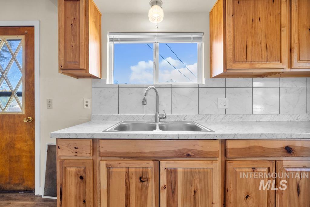 553 Quincy Street, Twin Falls, Idaho 83301, 4 Bedrooms, 2 Bathrooms, Residential For Sale, Price $295,000,MLS 99002465