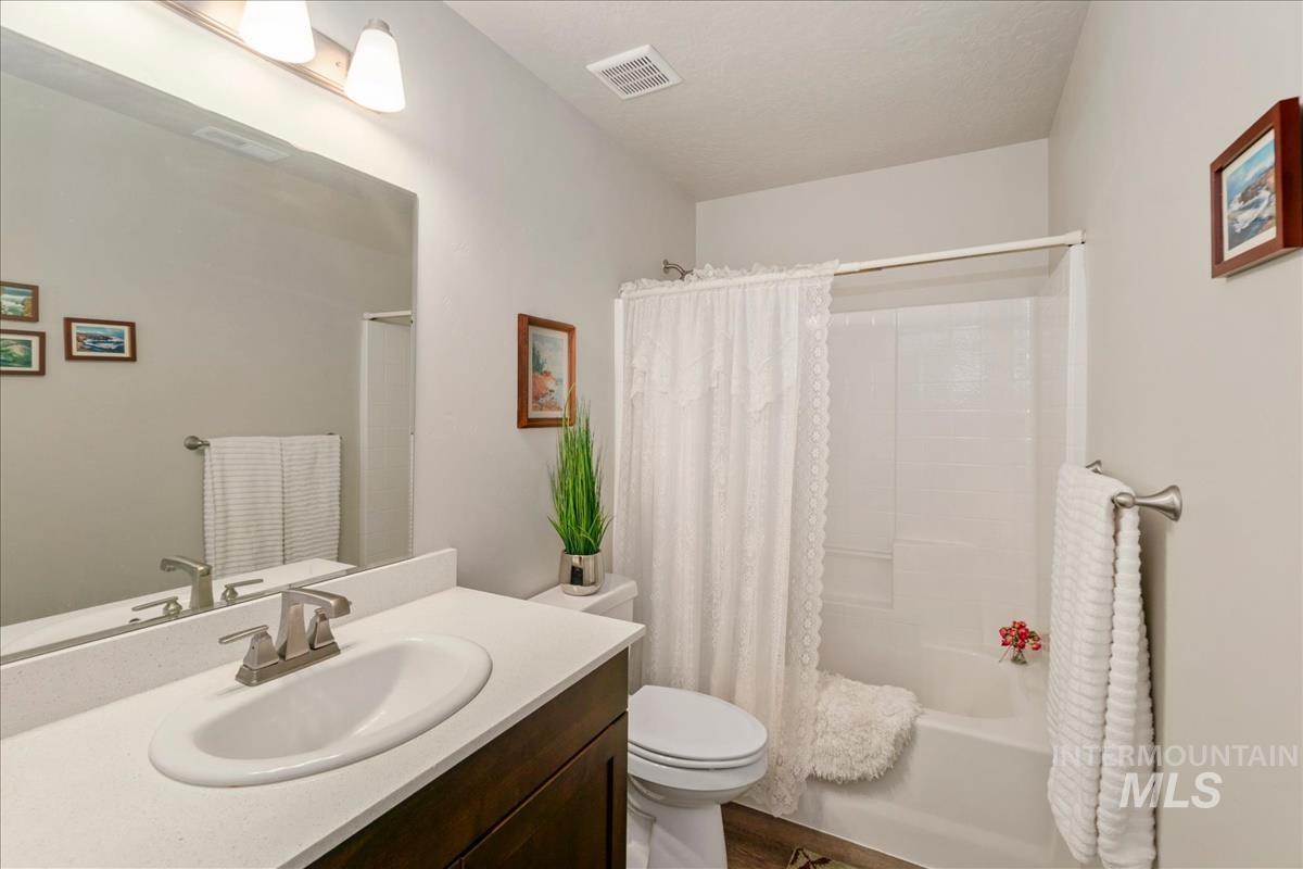 2834 E Clarene Dr, Meridian, Idaho 83646, 3 Bedrooms, 2 Bathrooms, Residential For Sale, Price $410,000, 99002466