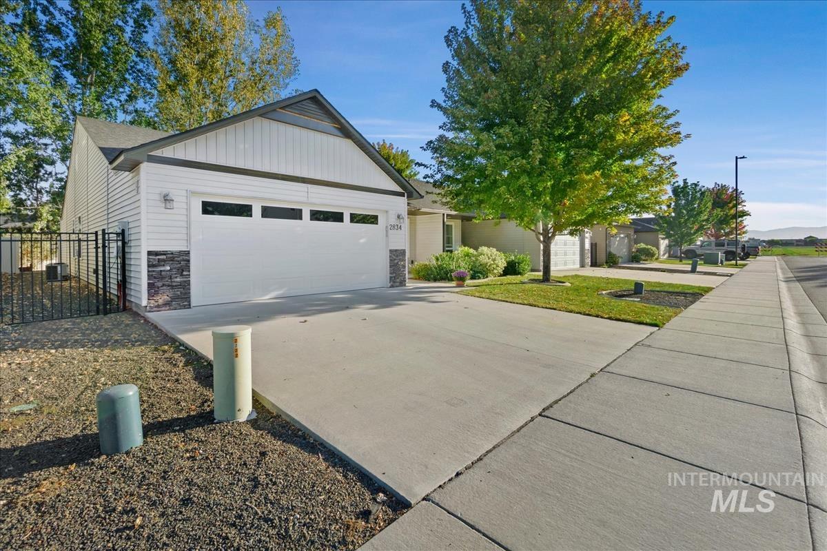 2834 E Clarene Dr, Meridian, Idaho 83646, 3 Bedrooms, 2 Bathrooms, Residential For Sale, Price $410,000, 99002466