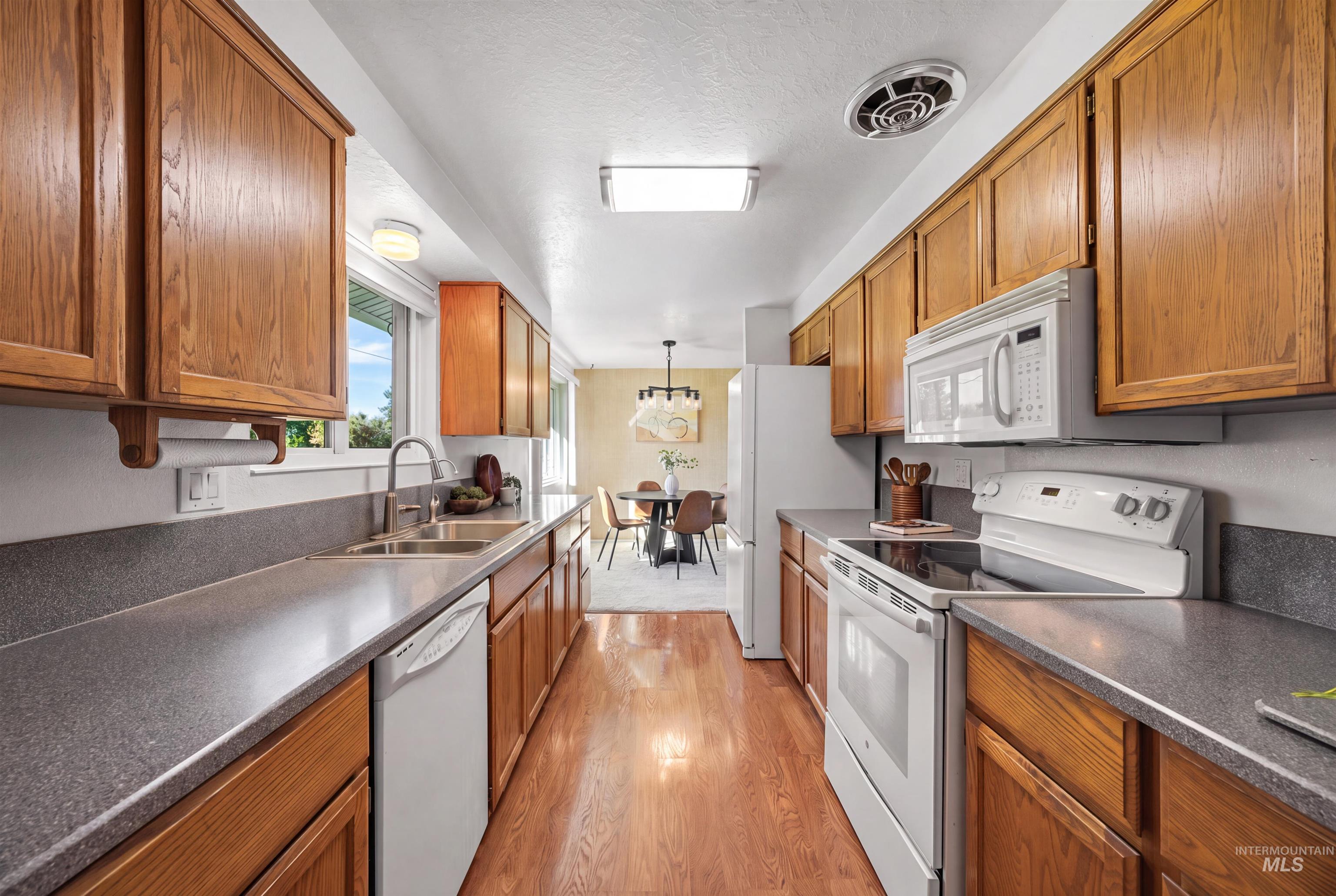 2467 S Essex, Boise, Idaho 83709, 3 Bedrooms, 2.5 Bathrooms, Residential For Sale, Price $579,000, 99002468