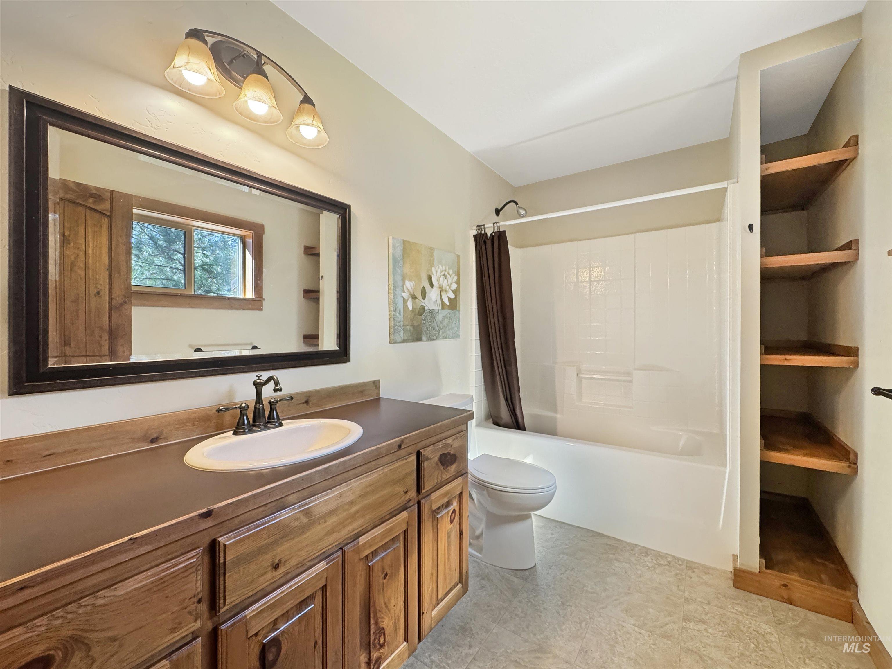 19 Lantern Way, Idaho City, Idaho 83631, 3 Bedrooms, 2 Bathrooms, Residential For Sale, Price $699,900, 99002469