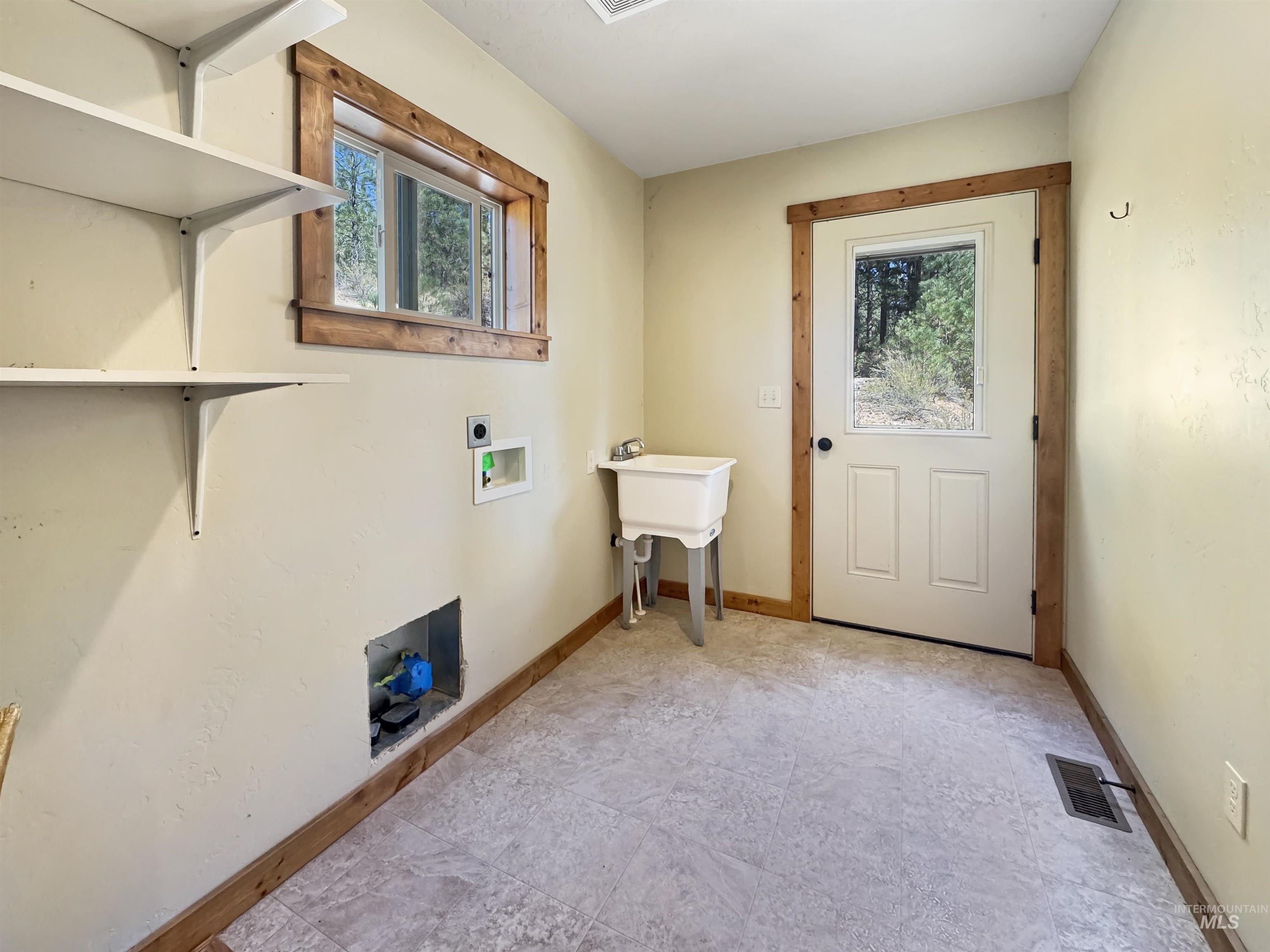 19 Lantern Way, Idaho City, Idaho 83631, 3 Bedrooms, 2 Bathrooms, Residential For Sale, Price $699,900, 99002469
