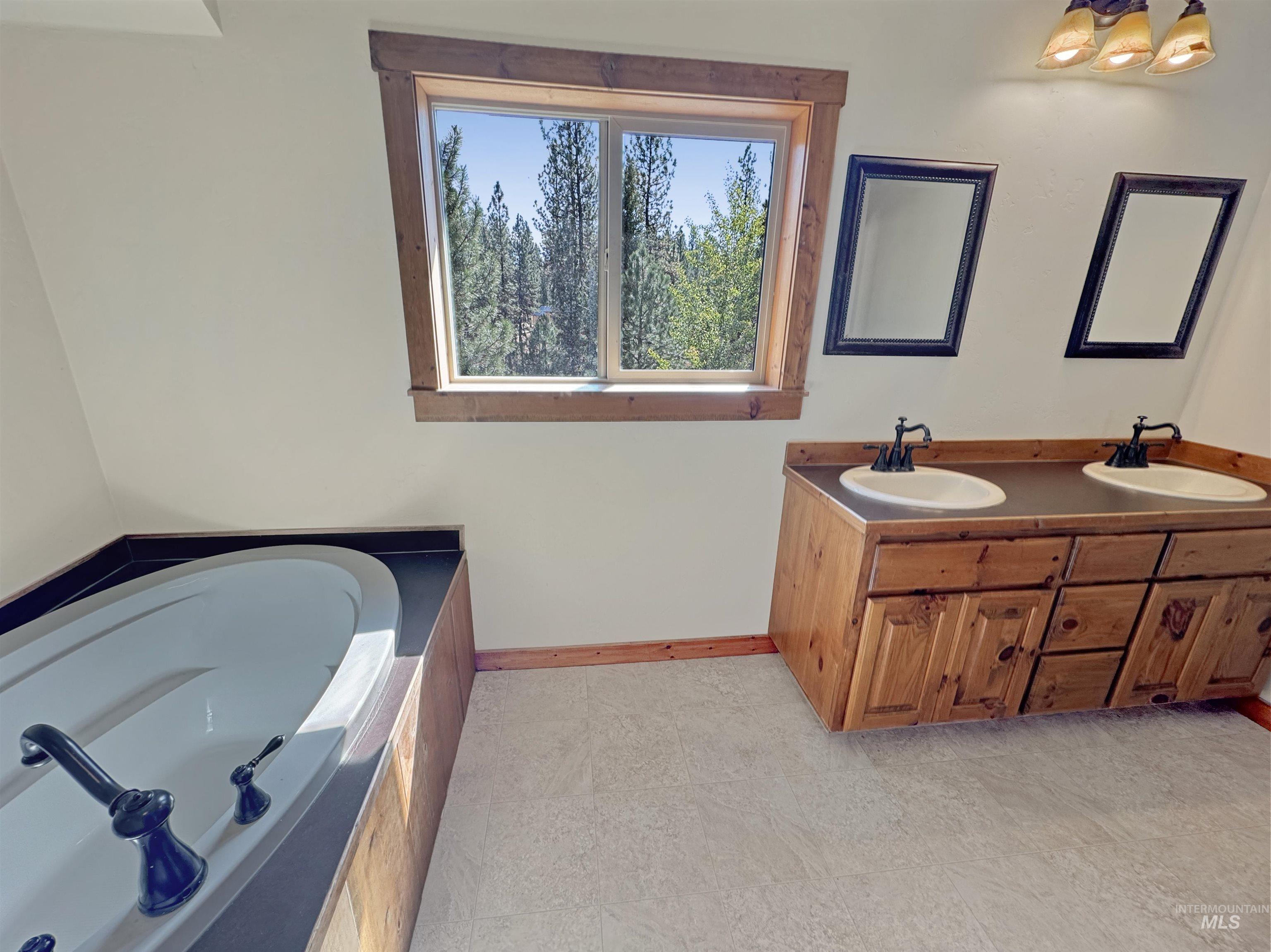 19 Lantern Way, Idaho City, Idaho 83631, 3 Bedrooms, 2 Bathrooms, Residential For Sale, Price $699,900, 99002469