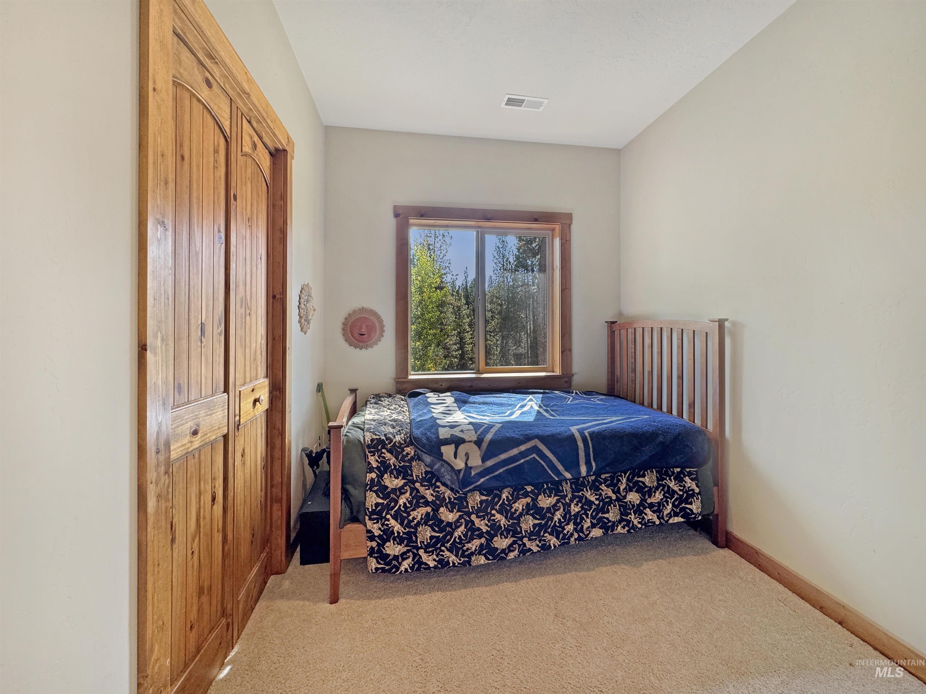 19 Lantern Way, Idaho City, Idaho 83631, 3 Bedrooms, 2 Bathrooms, Residential For Sale, Price $699,900, 99002469