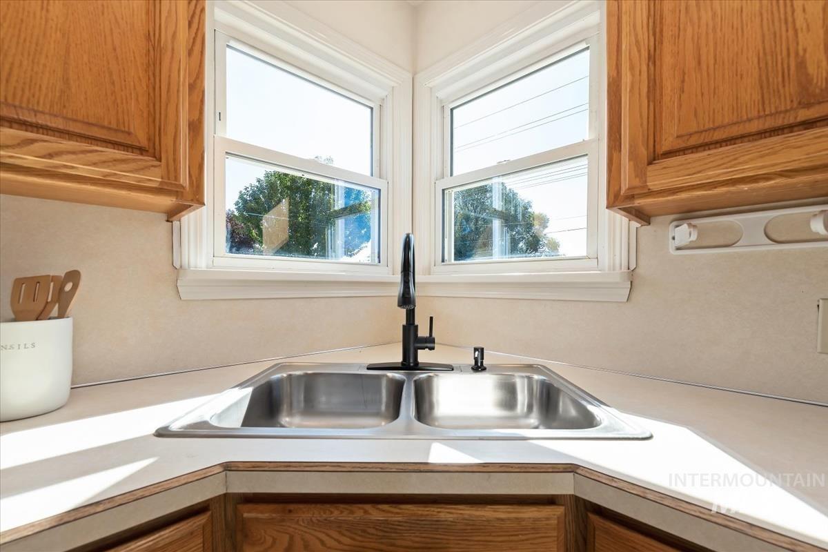 516 E Hawaii Ave, Nampa, Idaho 83686, 3 Bedrooms, 1 Bathroom, Residential For Sale, Price $375,000, 99002472