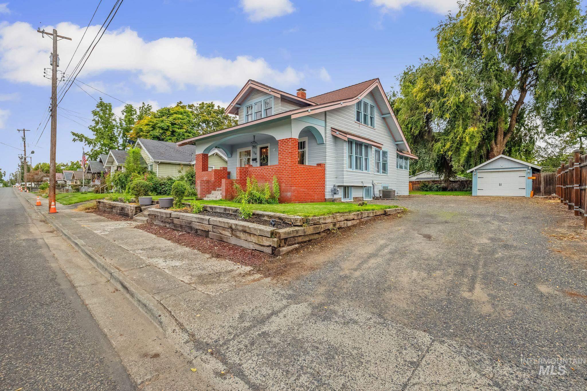 710 12th Street, Clarkston, Washington 99403, 4 Bedrooms, 2 Bathrooms, Residential For Sale, Price $325,000, 99002477