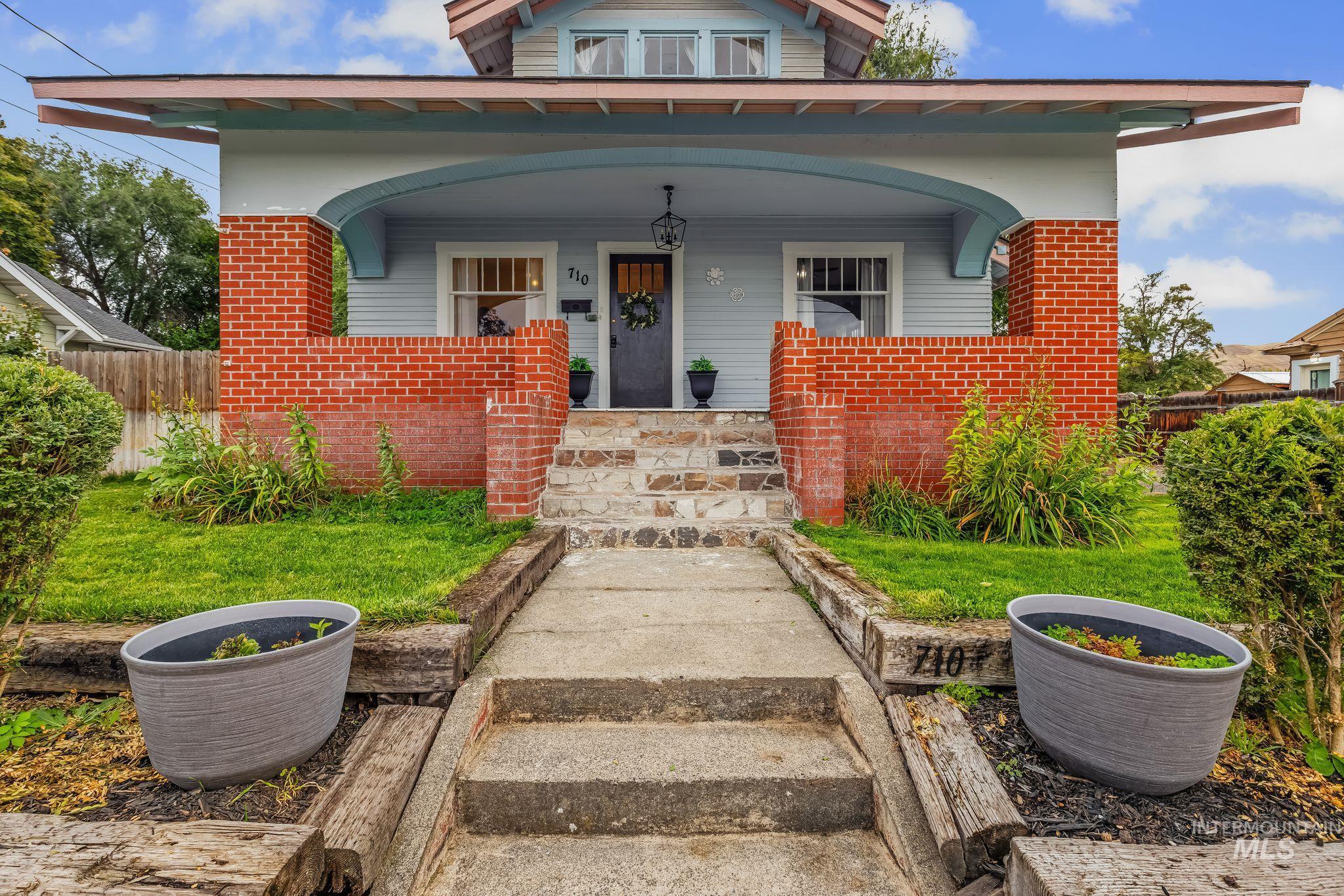 710 12th Street, Clarkston, Washington 99403, 4 Bedrooms, 2 Bathrooms, Residential For Sale, Price $325,000, 99002477
