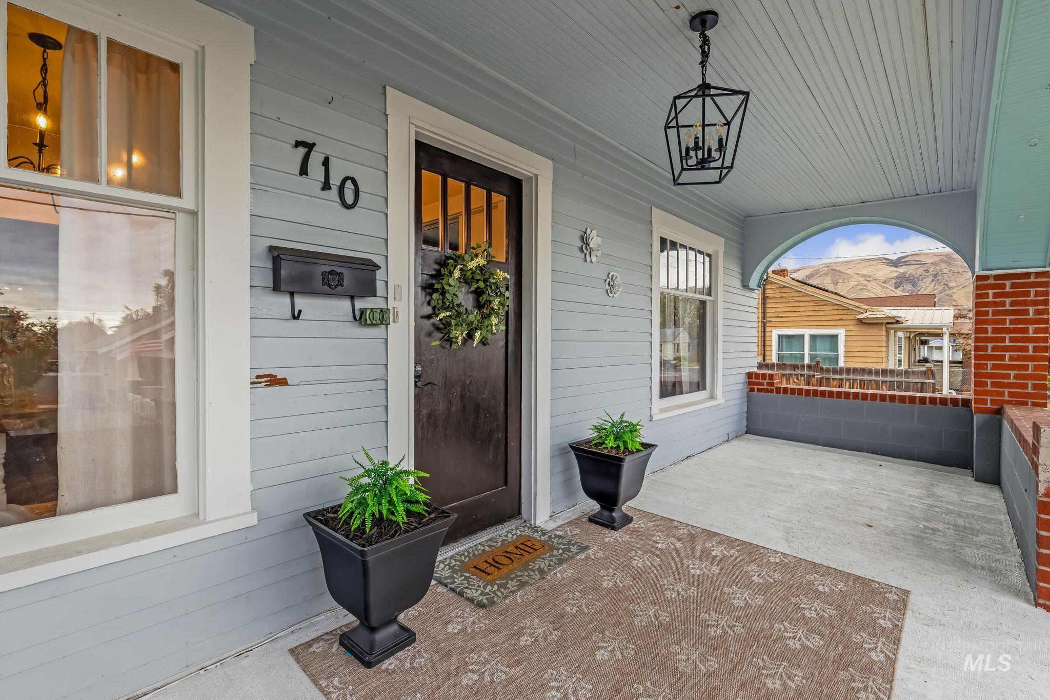 710 12th Street, Clarkston, Washington 99403, 4 Bedrooms, 2 Bathrooms, Residential For Sale, Price $325,000, 99002477