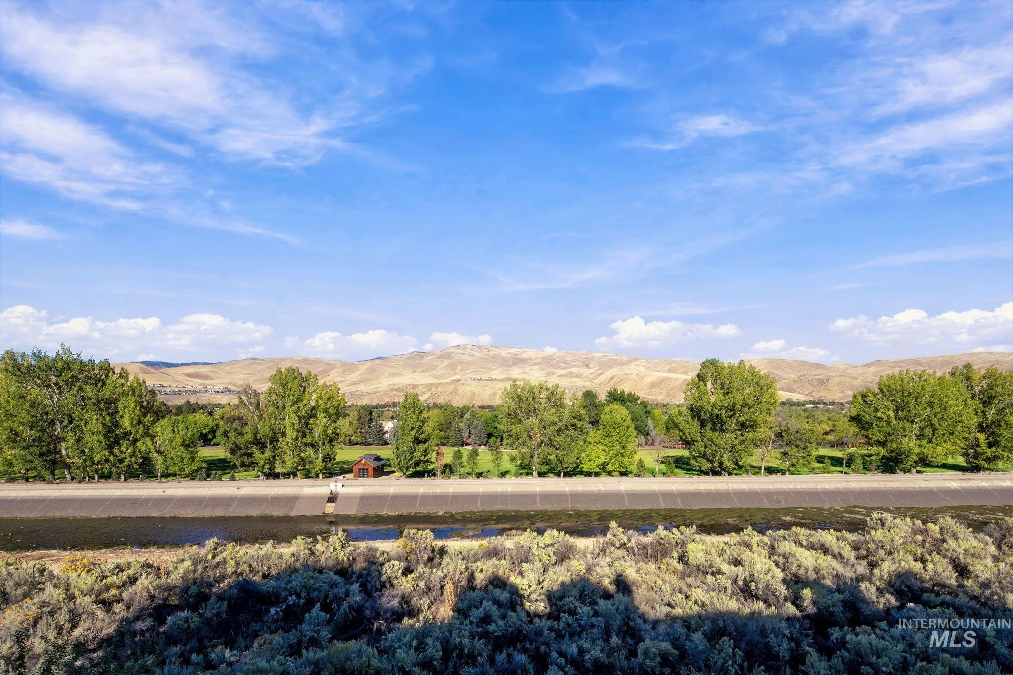 5158 S Surprise Way, Boise, Idaho 83716, 2 Bedrooms, 2 Bathrooms, Residential For Sale, Price $495,000, 99002482