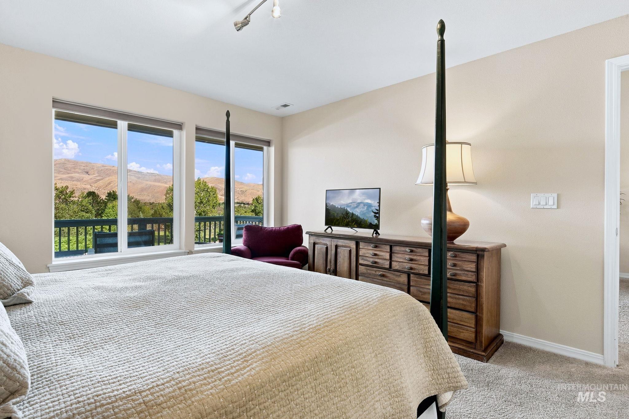 5158 S Surprise Way, Boise, Idaho 83716, 2 Bedrooms, 2 Bathrooms, Residential For Sale, Price $495,000, 99002482