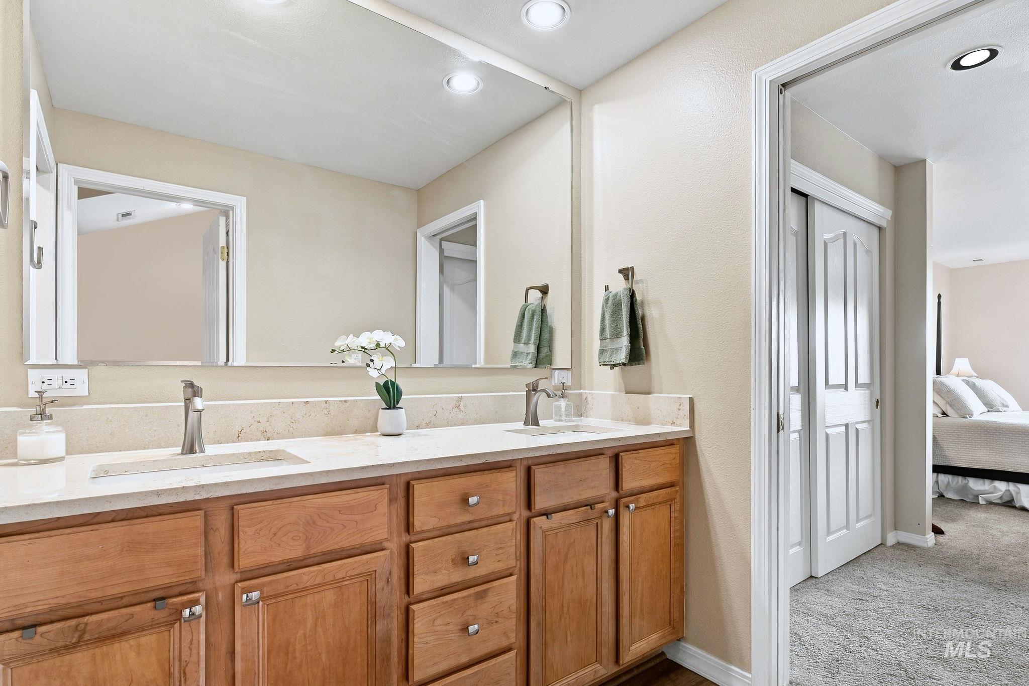 5158 S Surprise Way, Boise, Idaho 83716, 2 Bedrooms, 2 Bathrooms, Residential For Sale, Price $495,000, 99002482