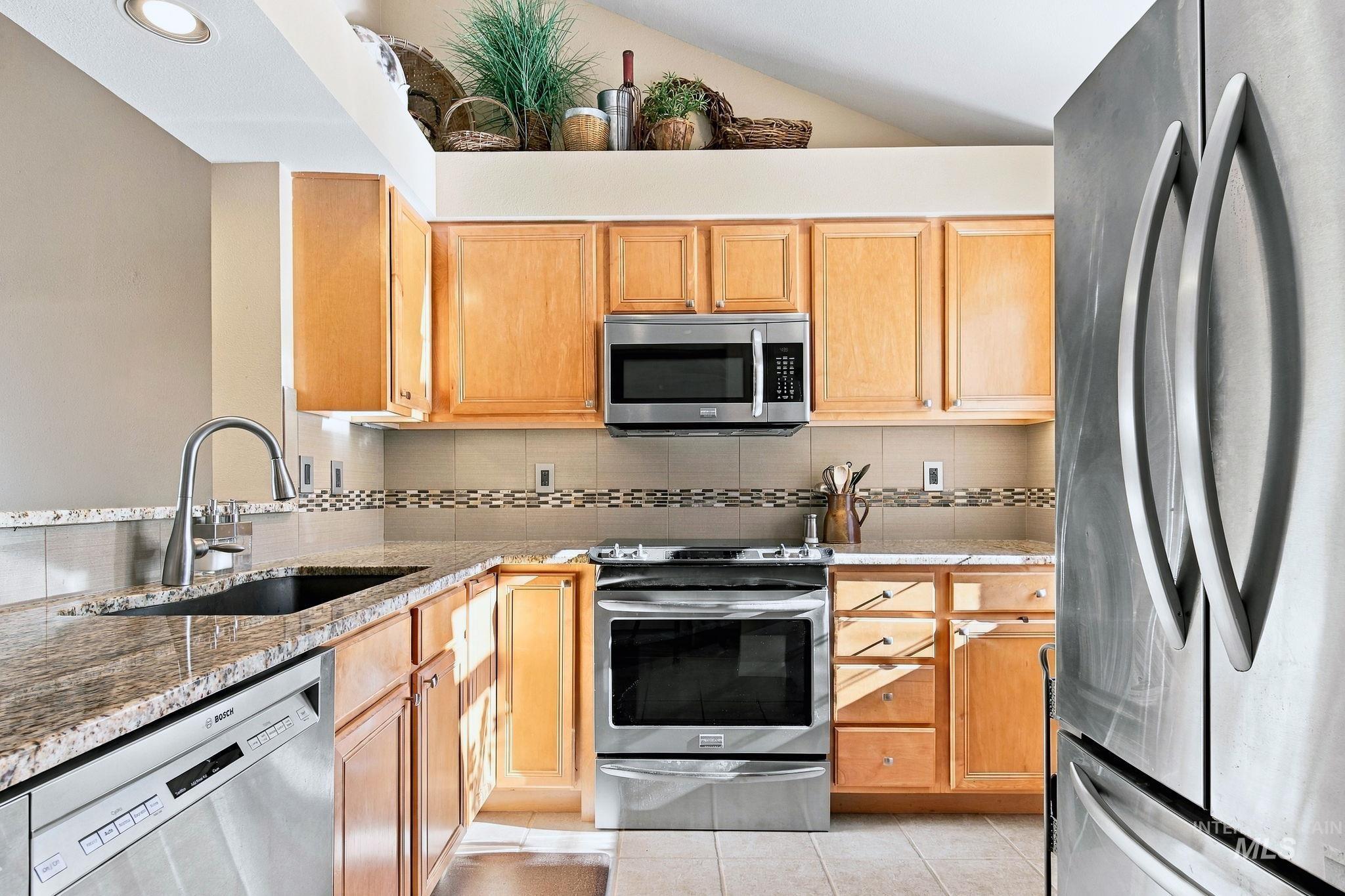 5158 S Surprise Way, Boise, Idaho 83716, 2 Bedrooms, 2 Bathrooms, Residential For Sale, Price $495,000, 99002482
