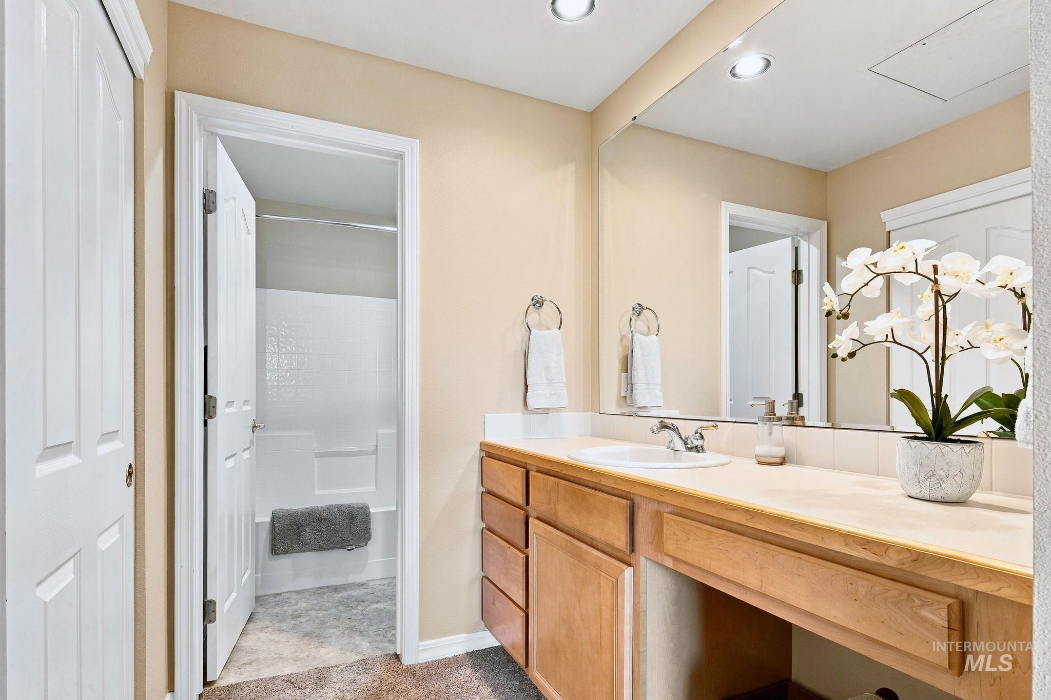 5158 S Surprise Way, Boise, Idaho 83716, 2 Bedrooms, 2 Bathrooms, Residential For Sale, Price $495,000, 99002482