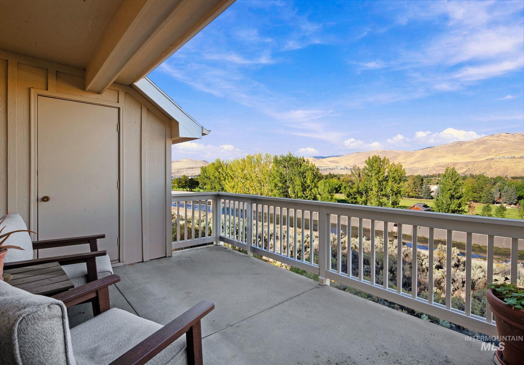 5158 S Surprise Way, Boise, Idaho 83716, 2 Bedrooms, 2 Bathrooms, Residential For Sale, Price $495,000, 99002482