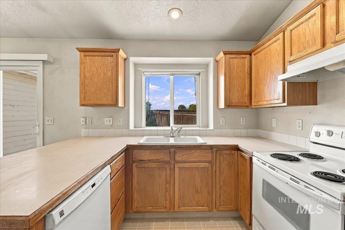 7649 Arlington Dr, Nampa, Idaho 83687, 3 Bedrooms, 2 Bathrooms, Residential For Sale, Price $348,900, 99002485