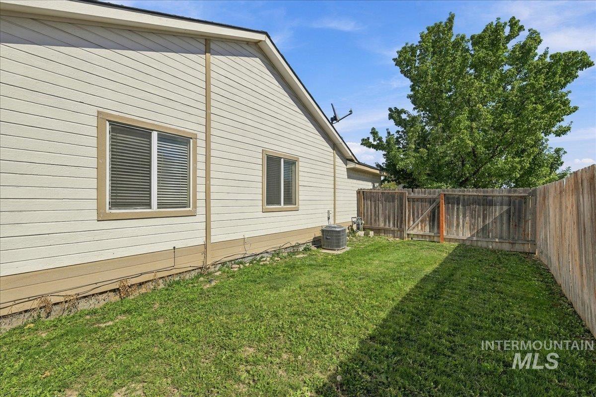 7649 Arlington Dr, Nampa, Idaho 83687, 3 Bedrooms, 2 Bathrooms, Residential For Sale, Price $348,900, 99002485