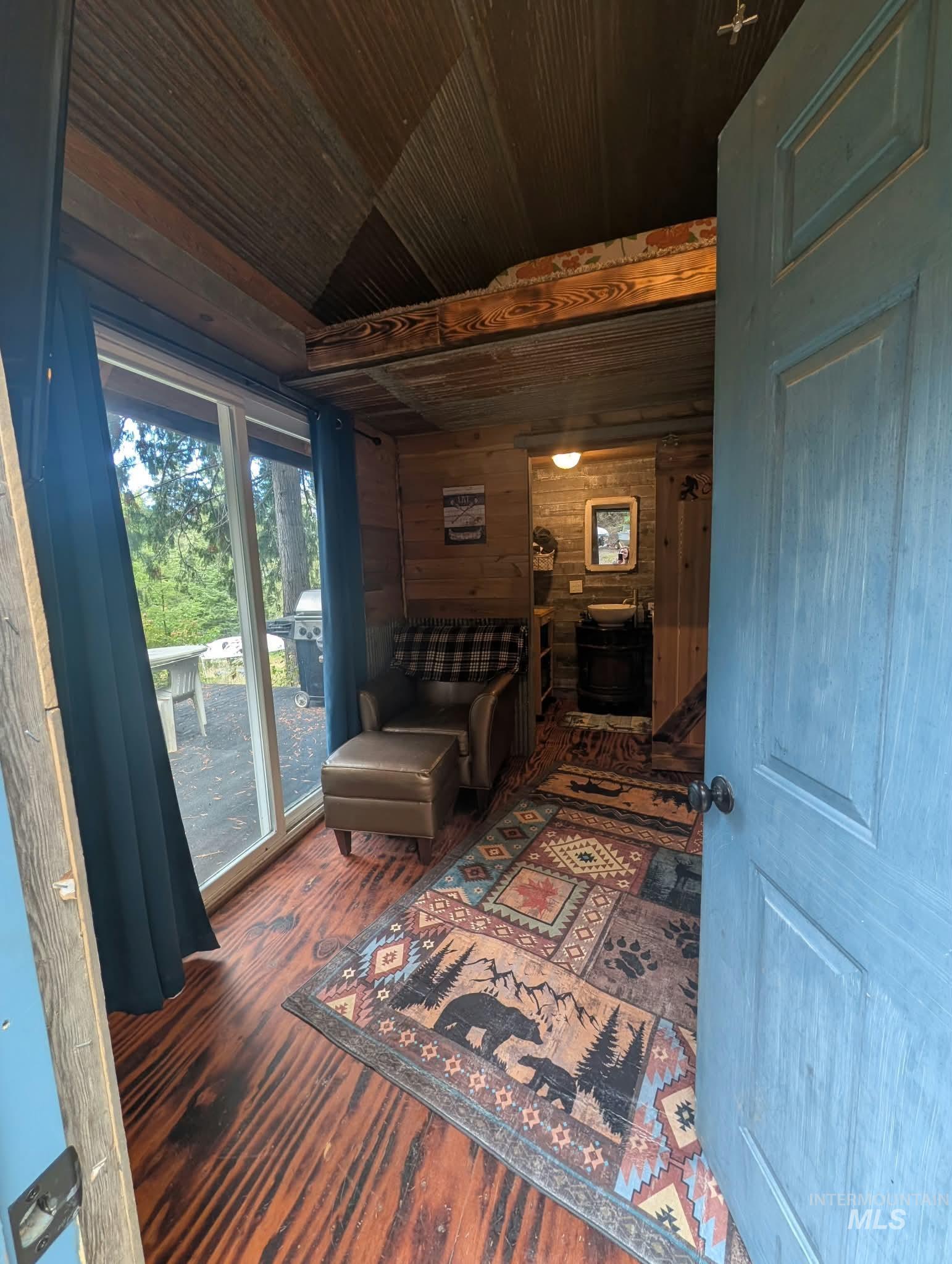 8893 E Waxwing Way, St. Maries, Idaho 83861, 1 Bedroom, 1 Bathroom, Residential For Sale, Price $310,000, 99002488