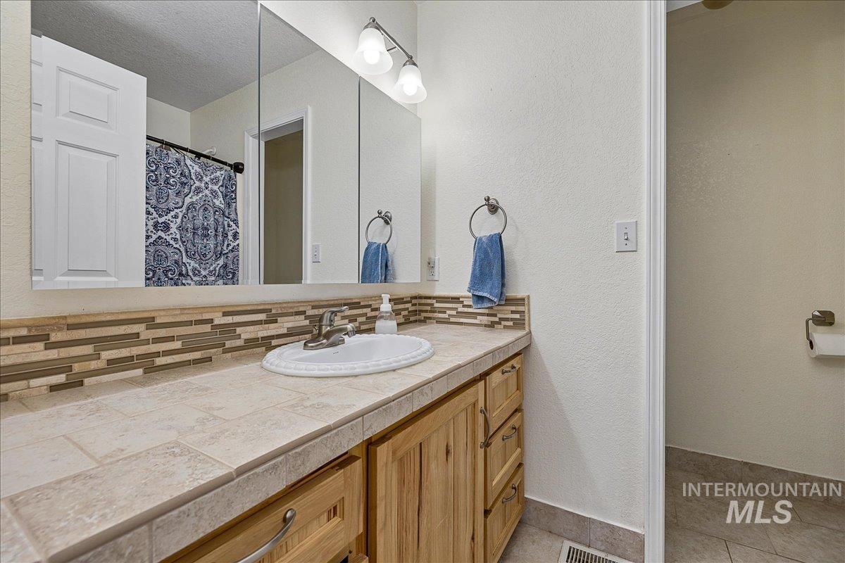 2357 Haw Creek Blvd., Emmett, Idaho 83617, 4 Bedrooms, 2 Bathrooms, Residential For Sale, Price $599,900,MLS 99002502