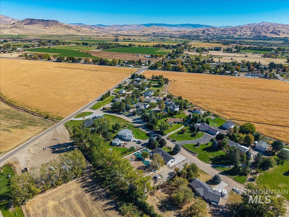 2357 Haw Creek Blvd., Emmett, Idaho 83617, 4 Bedrooms, 2 Bathrooms, Residential For Sale, Price $599,900,MLS 99002502