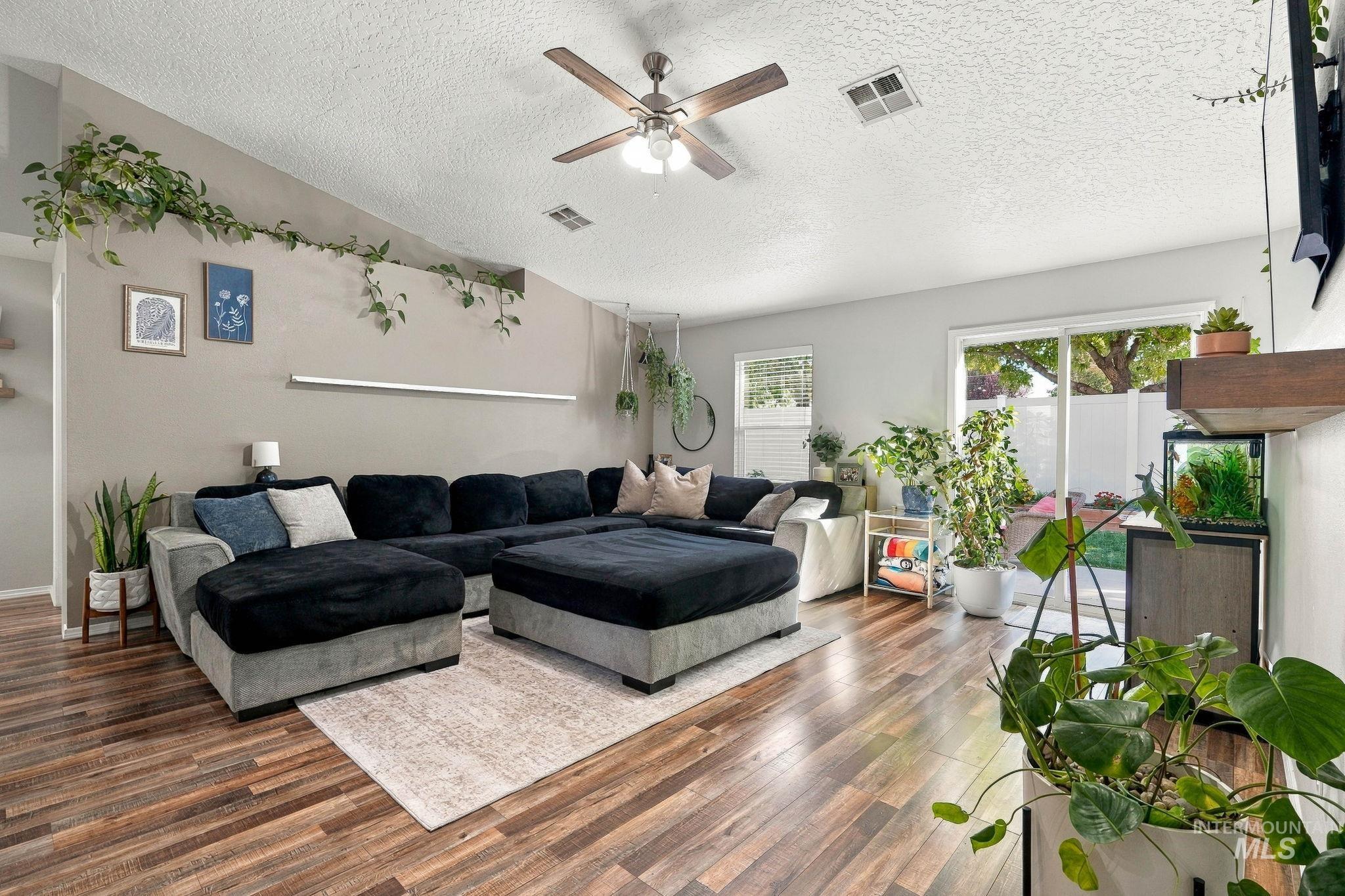 17656 N Parkdale, Nampa, Idaho 83687, 3 Bedrooms, 2 Bathrooms, Residential For Sale, Price $370,000,MLS 99002513