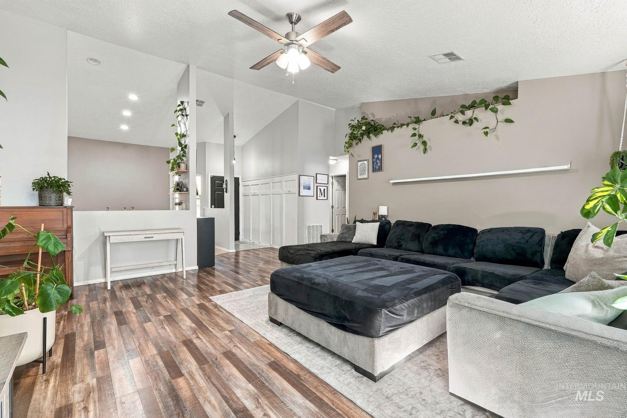 17656 N Parkdale, Nampa, Idaho 83687, 3 Bedrooms, 2 Bathrooms, Residential For Sale, Price $370,000,MLS 99002513