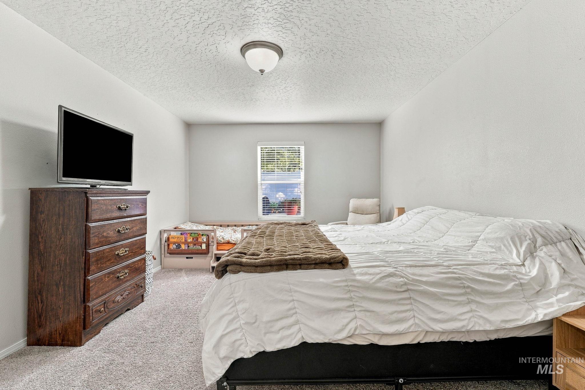 17656 N Parkdale, Nampa, Idaho 83687, 3 Bedrooms, 2 Bathrooms, Residential For Sale, Price $370,000,MLS 99002513