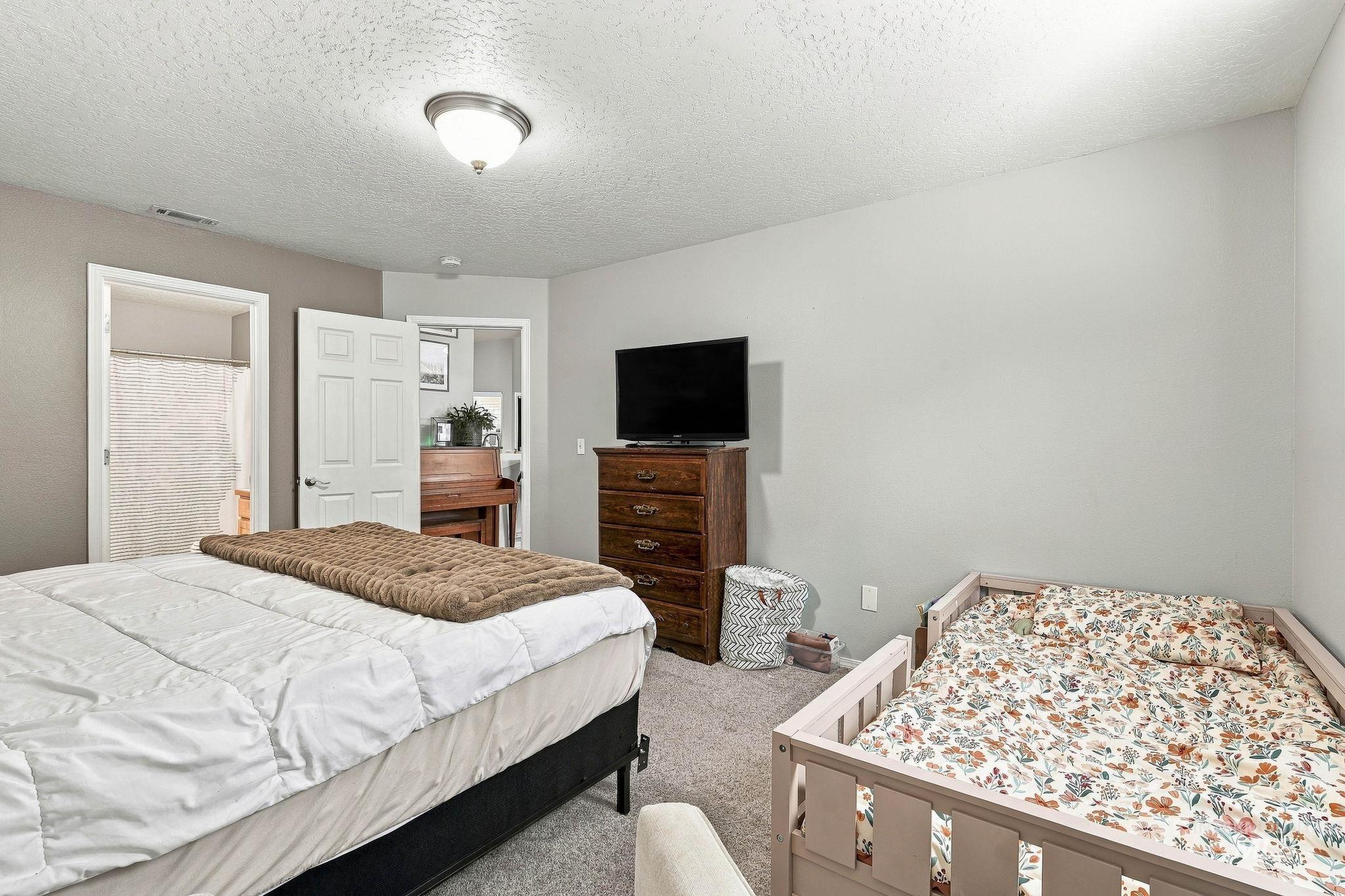 17656 N Parkdale, Nampa, Idaho 83687, 3 Bedrooms, 2 Bathrooms, Residential For Sale, Price $370,000,MLS 99002513
