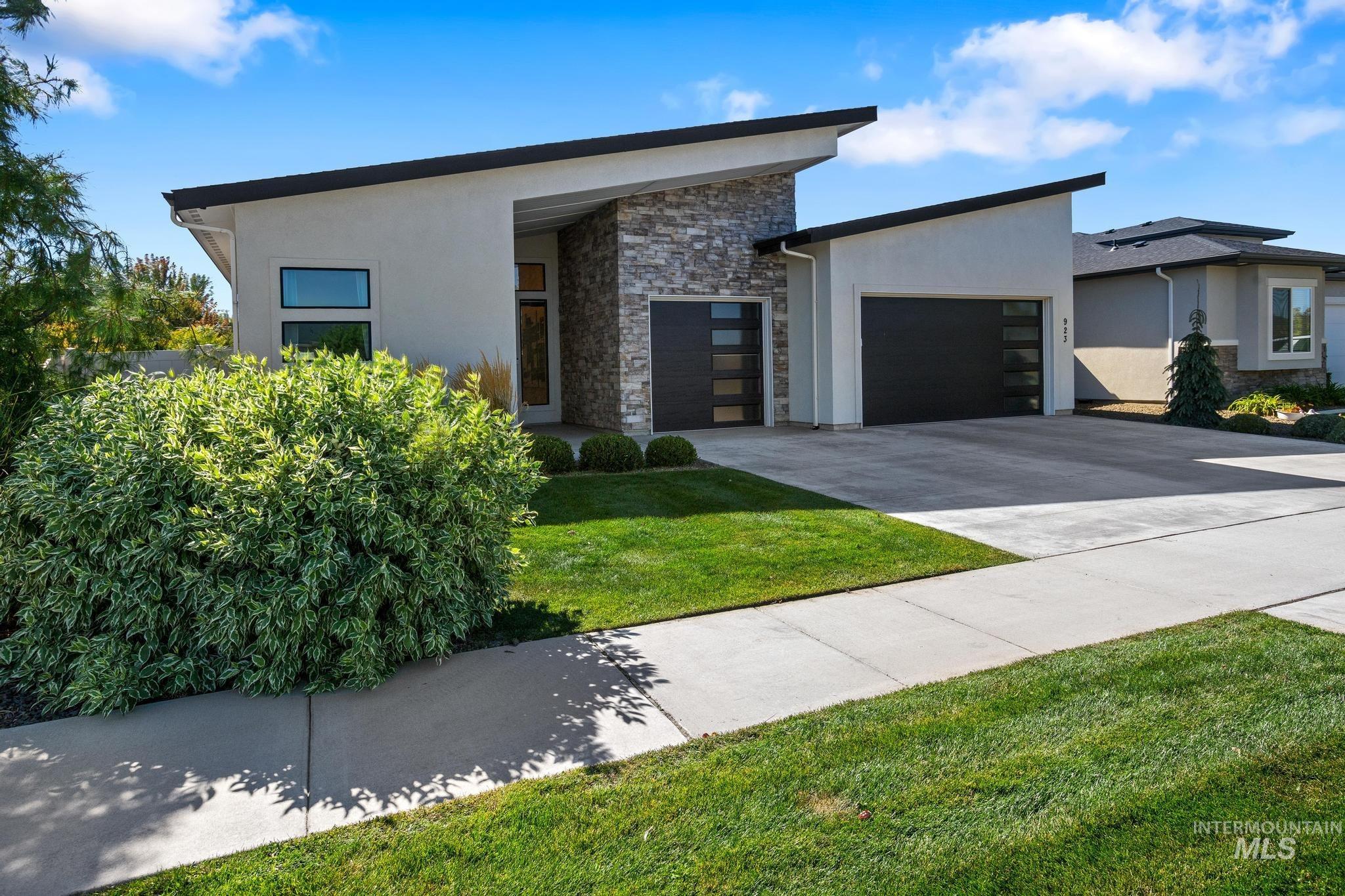 923 E Rio Chico Dr, Kuna, Idaho 83634, 3 Bedrooms, 2.5 Bathrooms, Residential For Sale, Price $687,000, 99002514