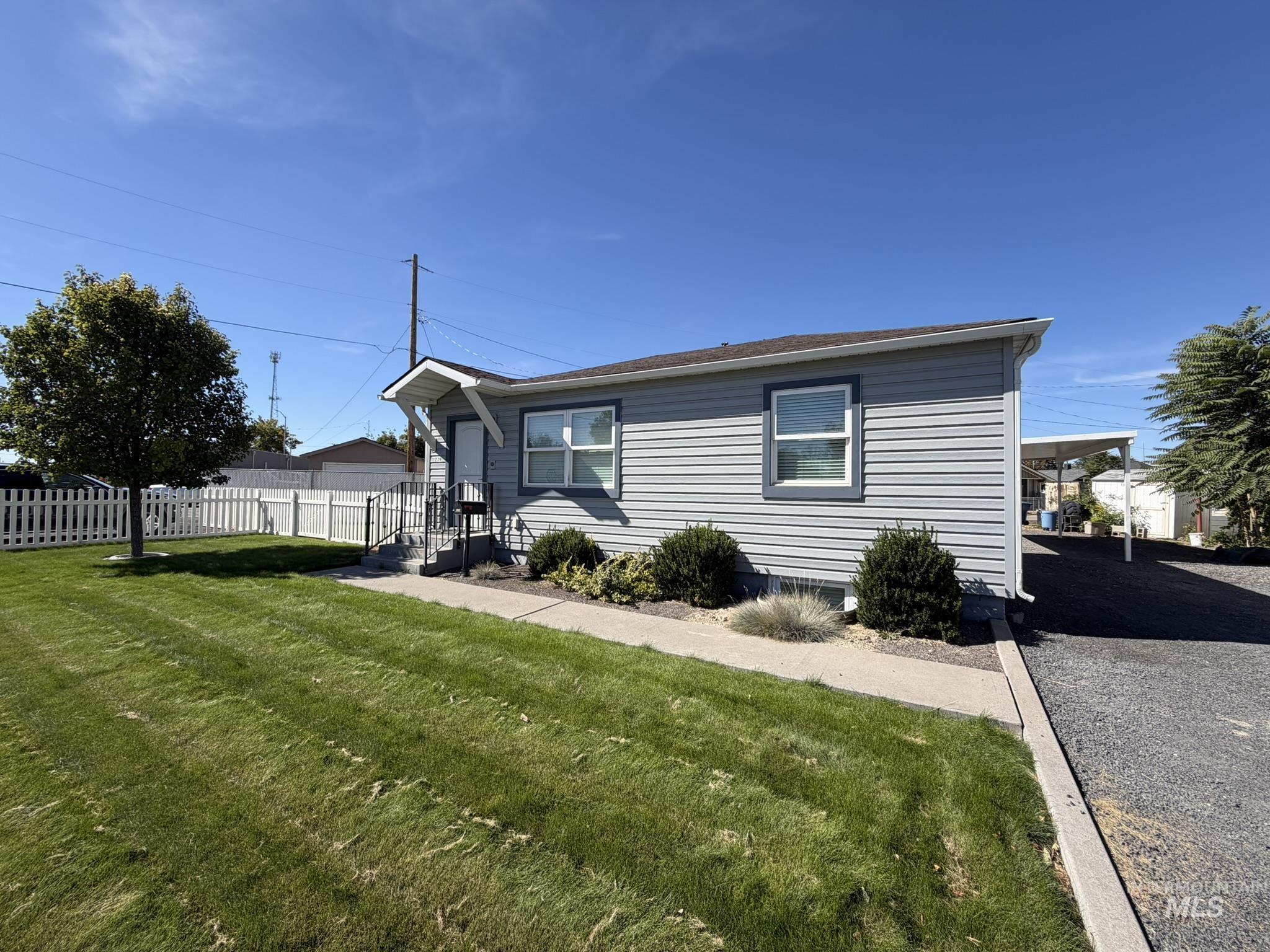 239 Blue Lakes Blvd, Twin Falls, Idaho 83301, 3 Bedrooms, 2 Bathrooms, Residential For Sale, Price $339,000,MLS 99002517