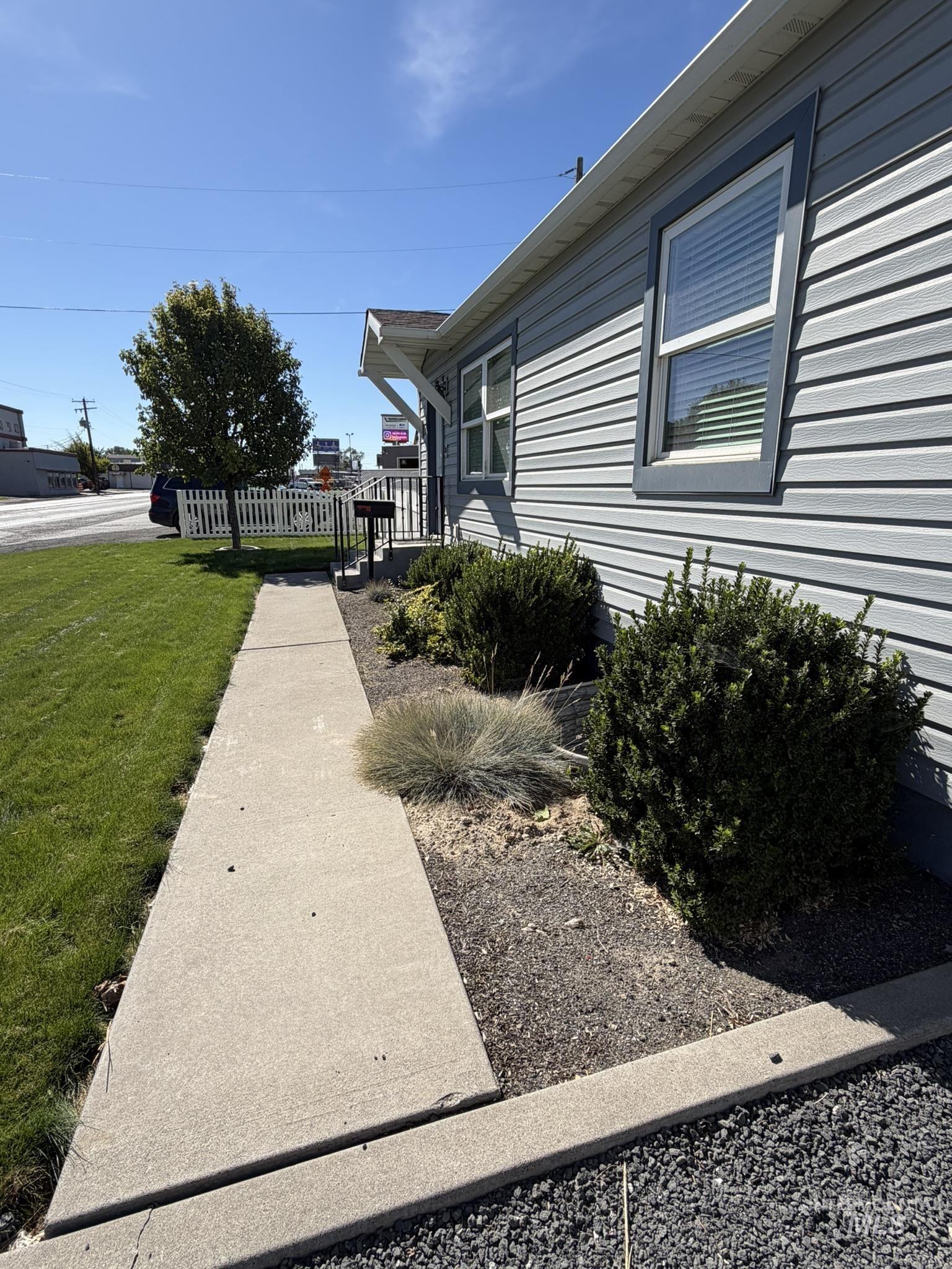 239 Blue Lakes Blvd, Twin Falls, Idaho 83301, 3 Bedrooms, 2 Bathrooms, Residential For Sale, Price $339,000,MLS 99002517