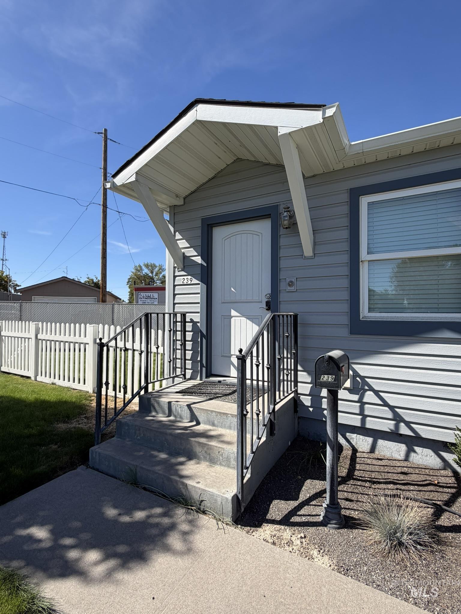 239 Blue Lakes Blvd, Twin Falls, Idaho 83301, 3 Bedrooms, 2 Bathrooms, Residential For Sale, Price $339,000,MLS 99002517