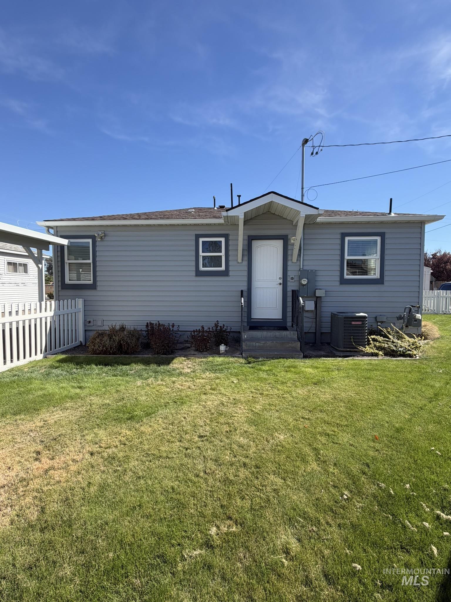 239 Blue Lakes Blvd, Twin Falls, Idaho 83301, 3 Bedrooms, 2 Bathrooms, Residential For Sale, Price $339,000,MLS 99002517