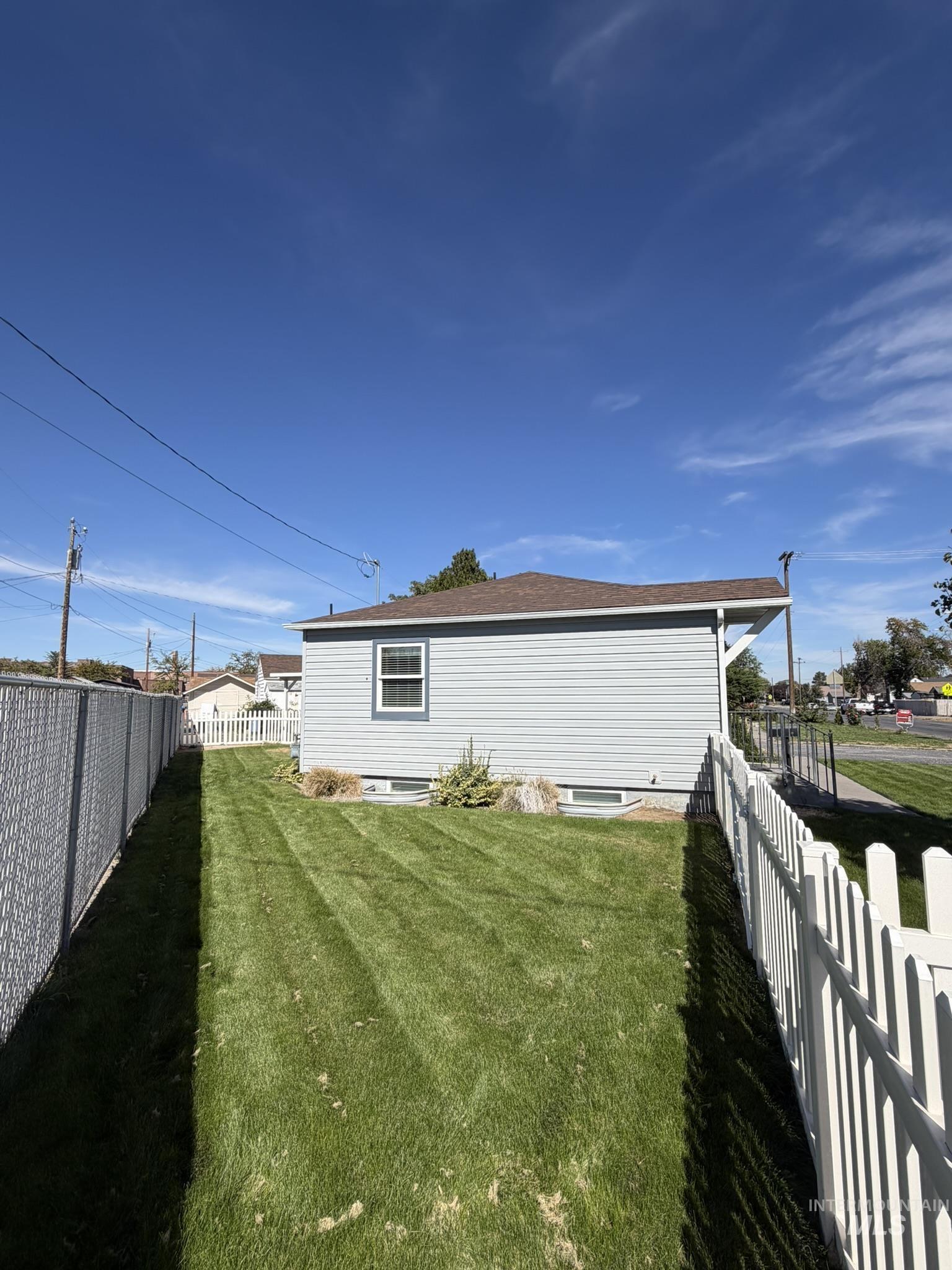 239 Blue Lakes Blvd, Twin Falls, Idaho 83301, 3 Bedrooms, 2 Bathrooms, Residential For Sale, Price $339,000,MLS 99002517