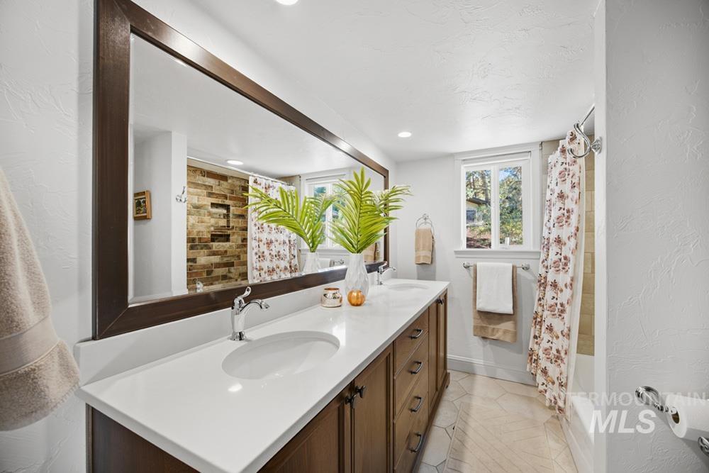 839 E Hearthstone Dr, Boise, Idaho 83702, 5 Bedrooms, 3 Bathrooms, Residential For Sale, Price $1,080,000, 99002519