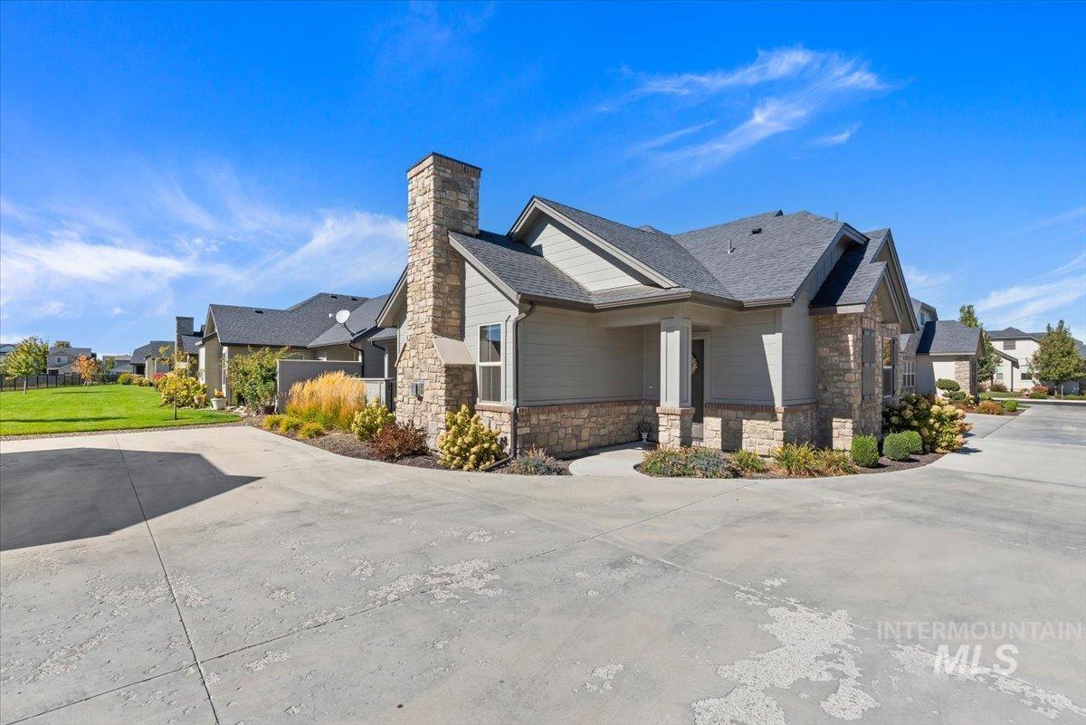 4241 N Bellina Lane, Meridian, Idaho 83642, 2 Bedrooms, 2 Bathrooms, Residential For Sale, Price $469,900,MLS 99002520